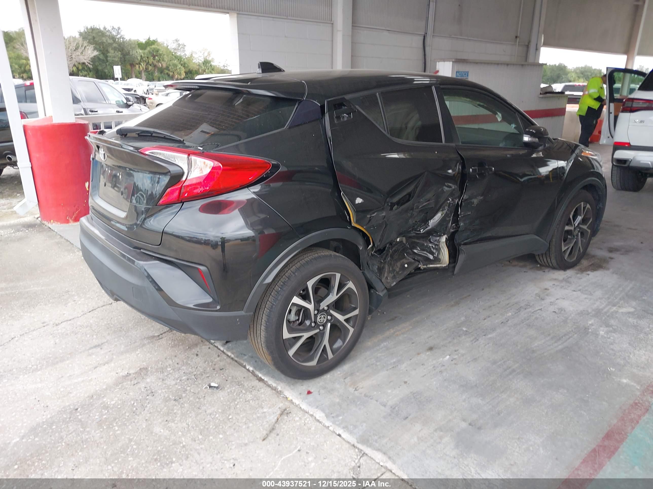 TOYOTA C-HR image 4