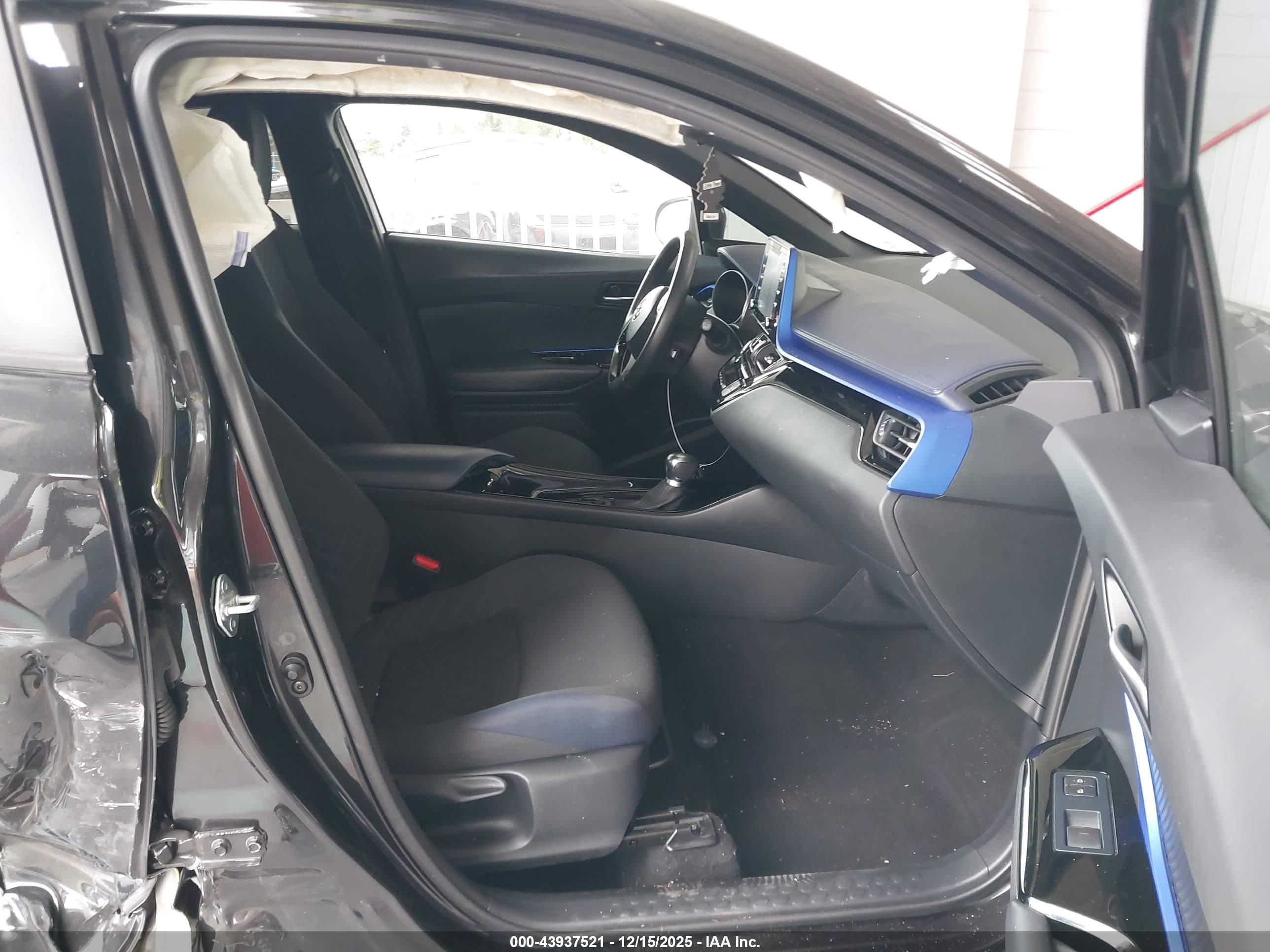 TOYOTA C-HR image 5