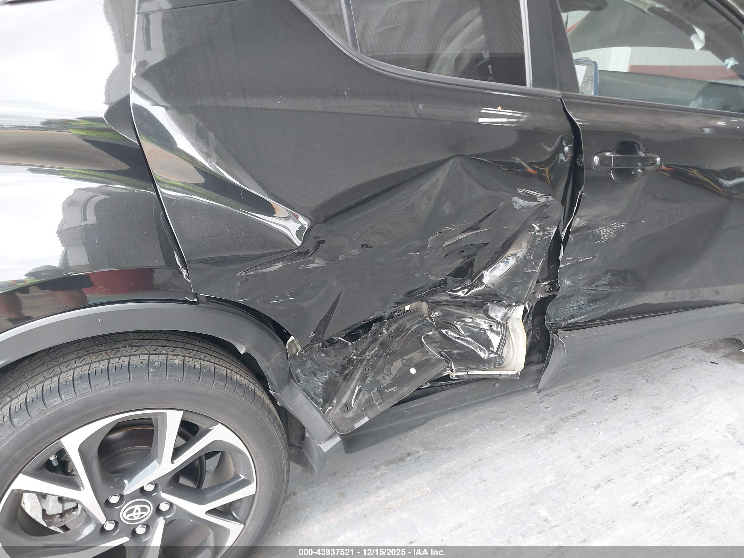 TOYOTA C-HR image 6