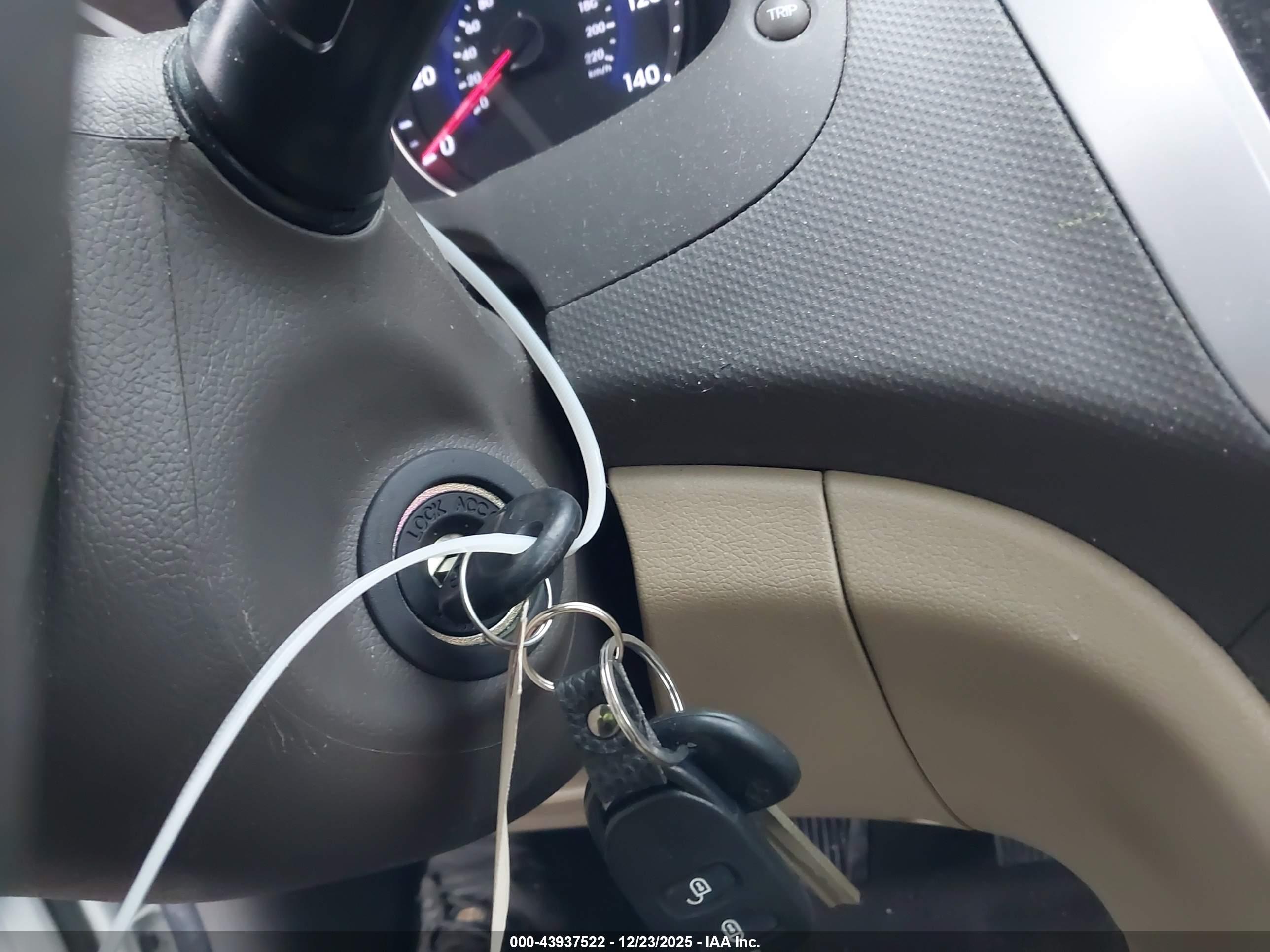 HYUNDAI ACCENT image 11