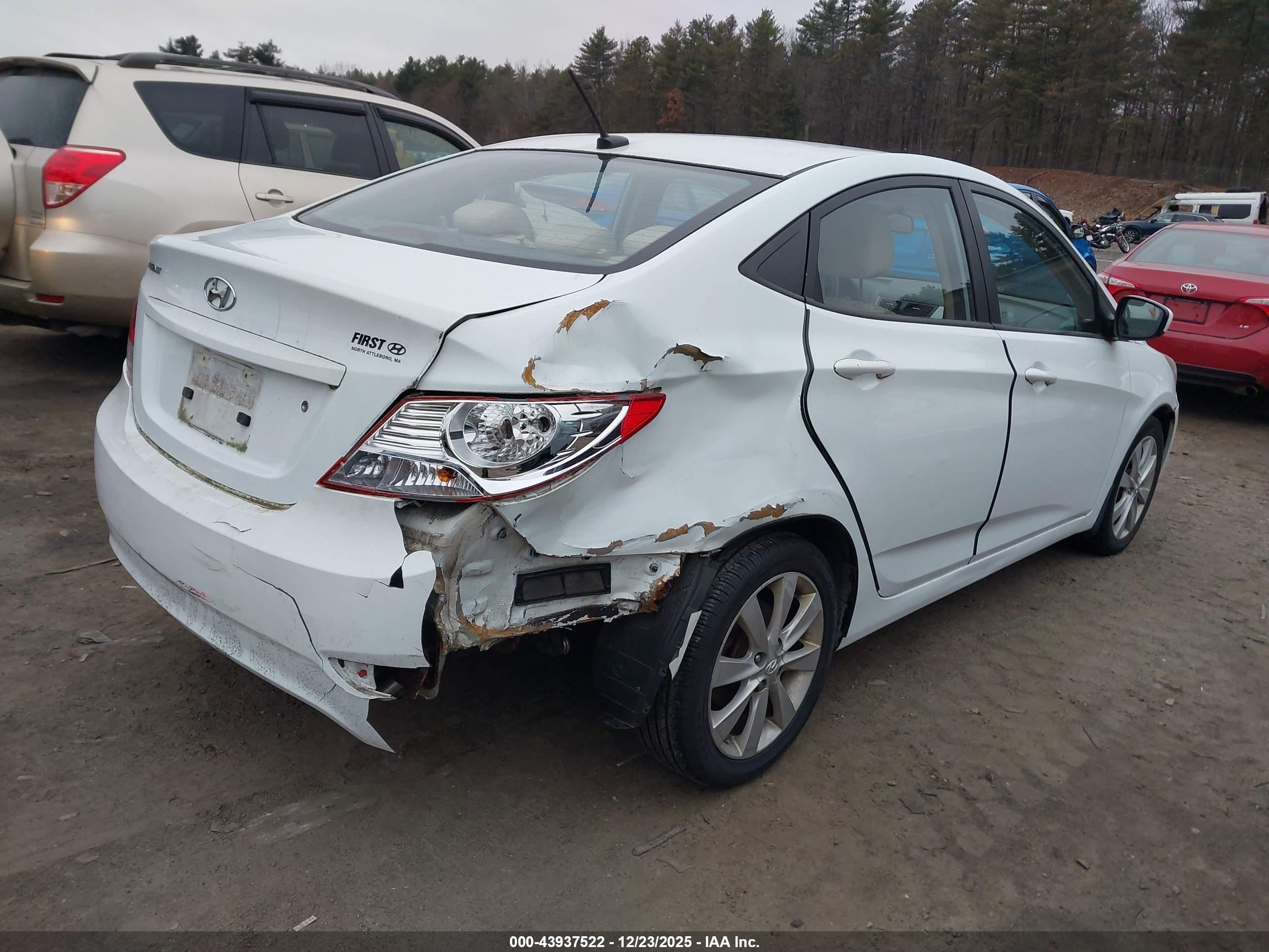 HYUNDAI ACCENT image 4
