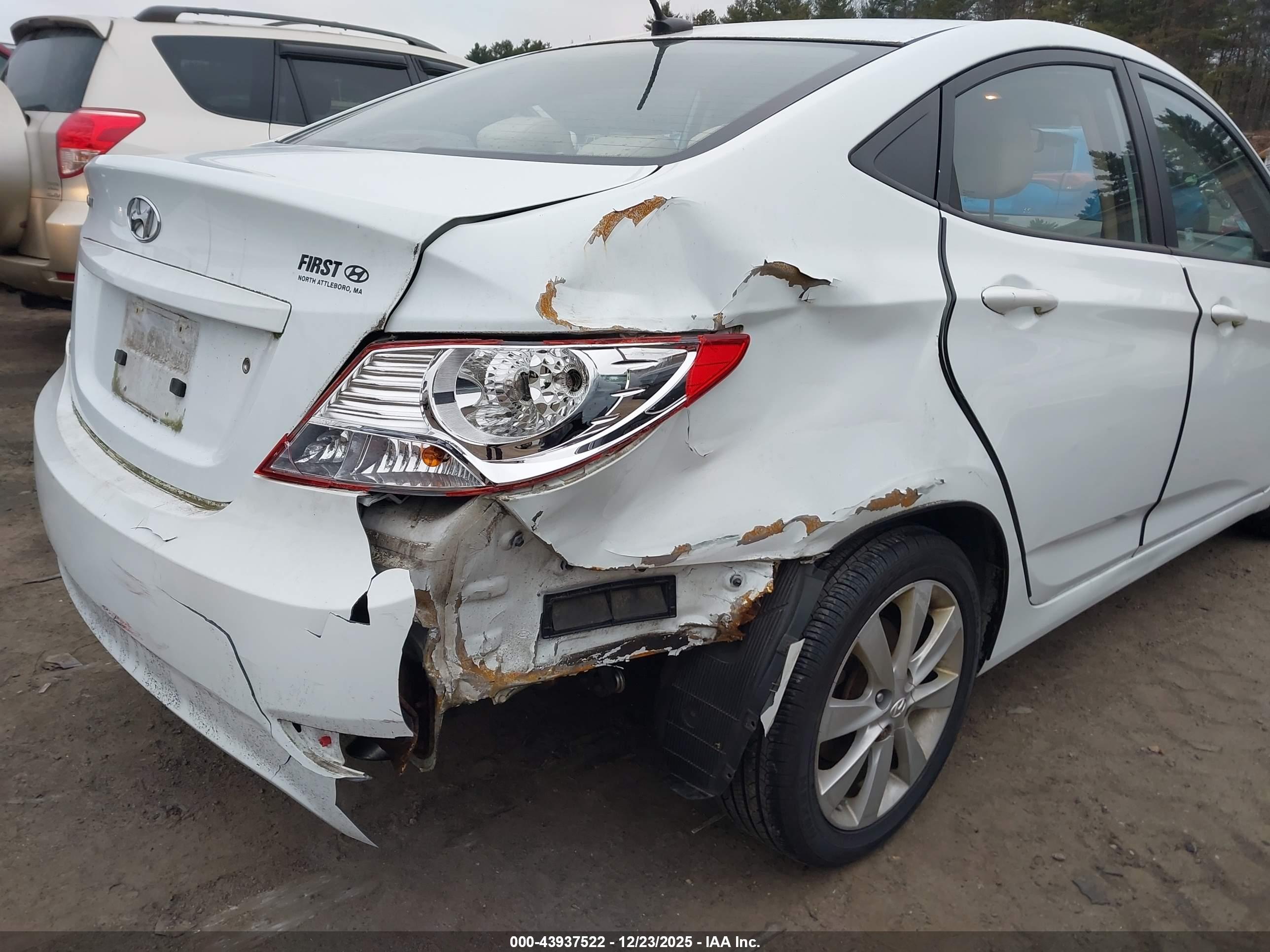 HYUNDAI ACCENT image 6