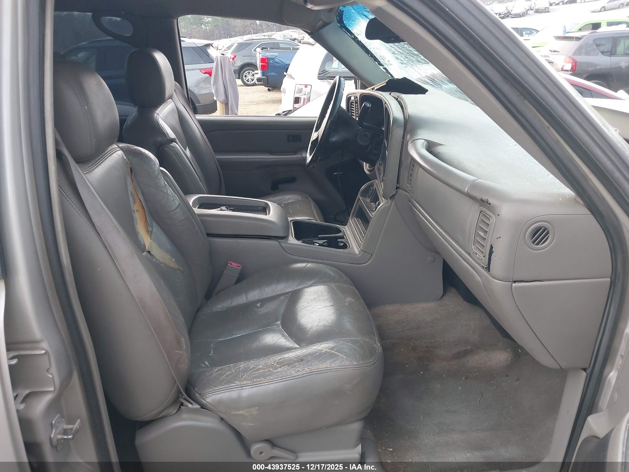 CHEVROLET SILVERADO image 5