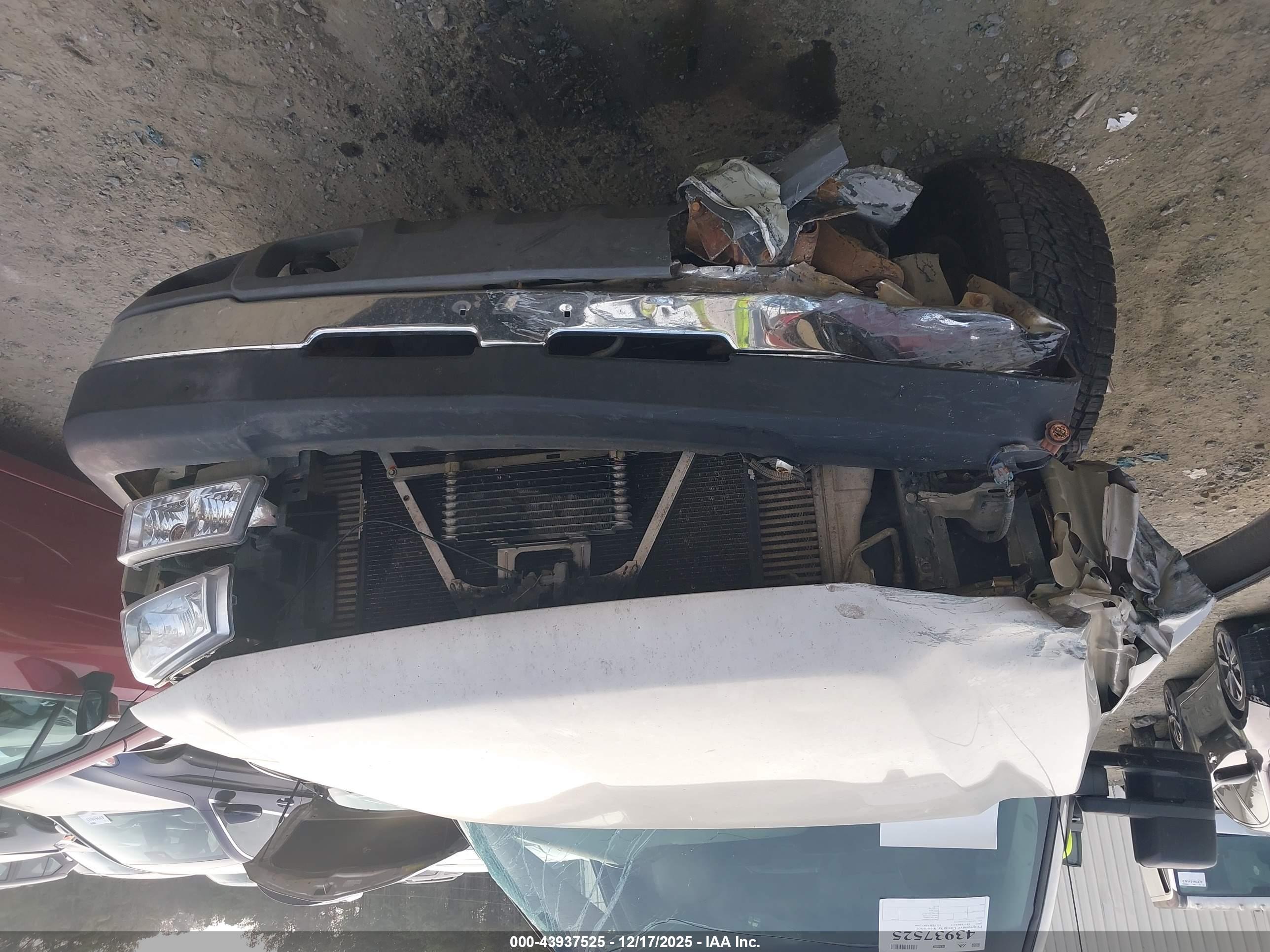 CHEVROLET SILVERADO image 6