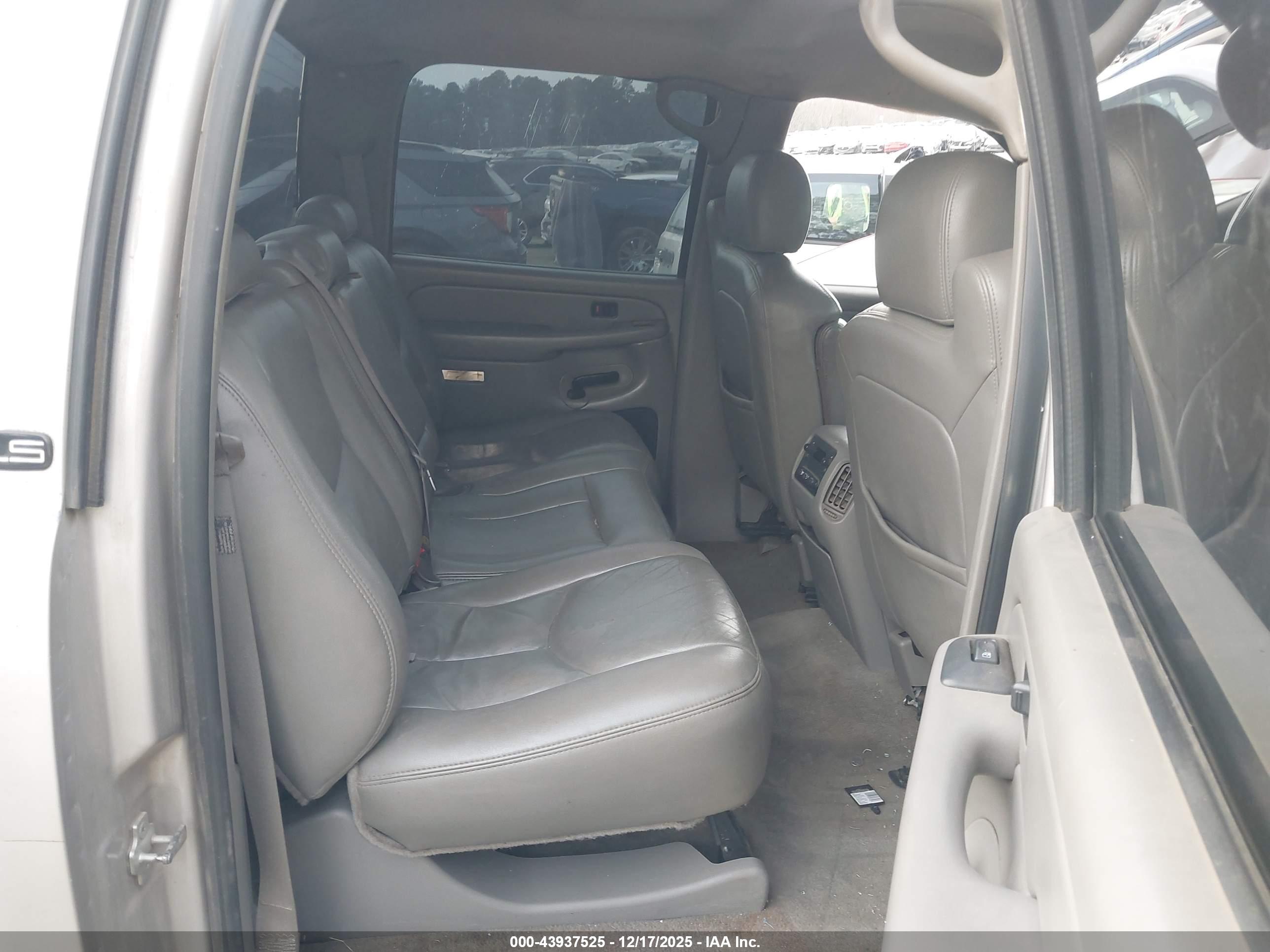CHEVROLET SILVERADO image 8