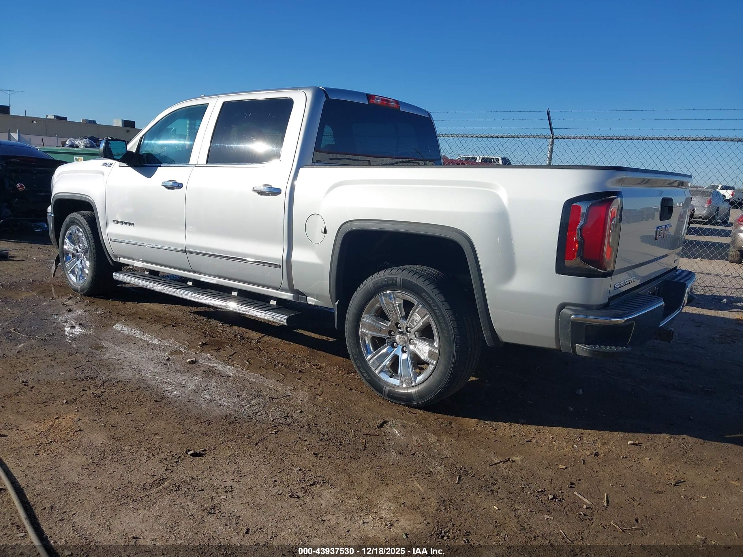 GMC SIERRA image 3