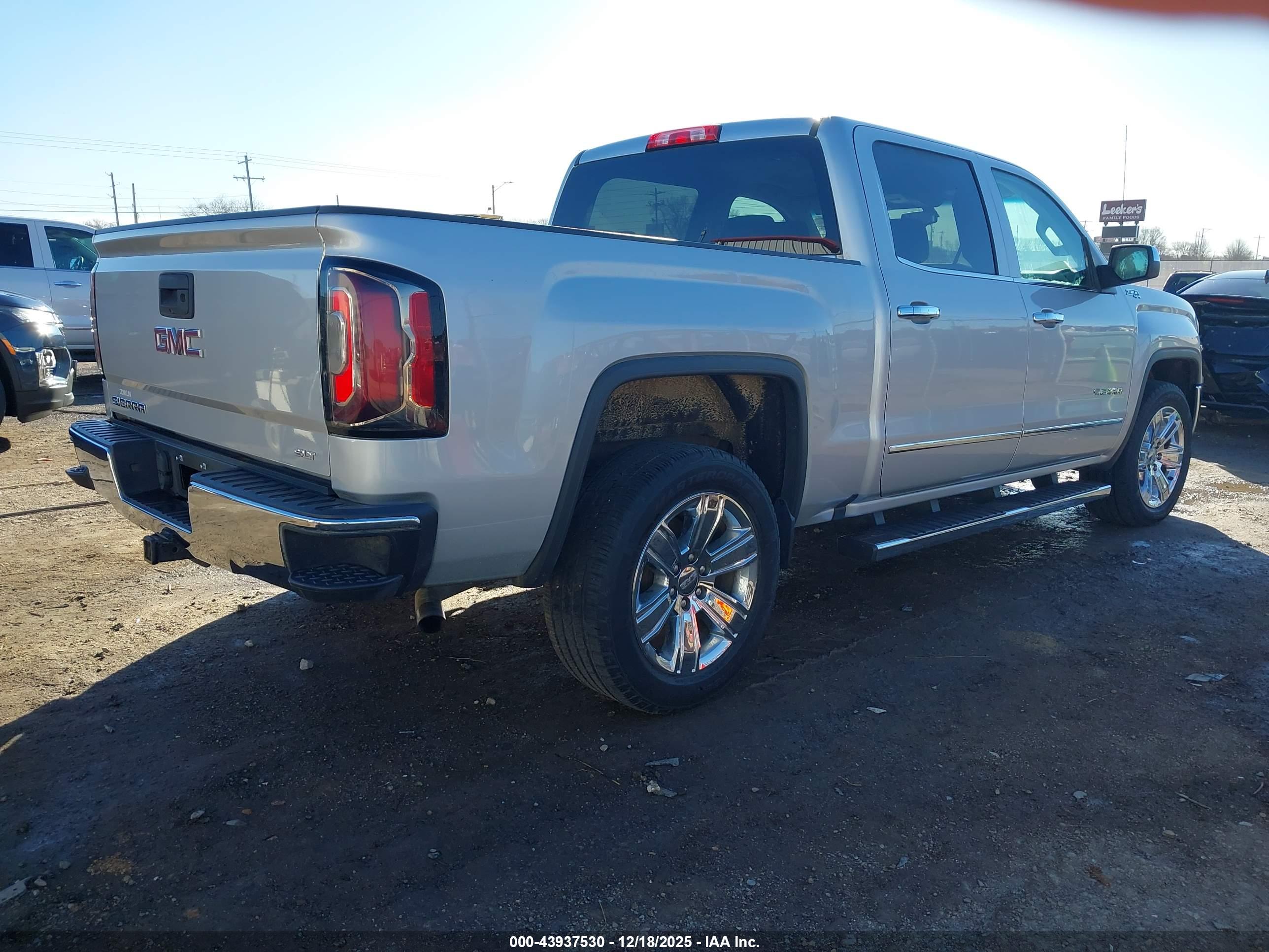 GMC SIERRA image 4