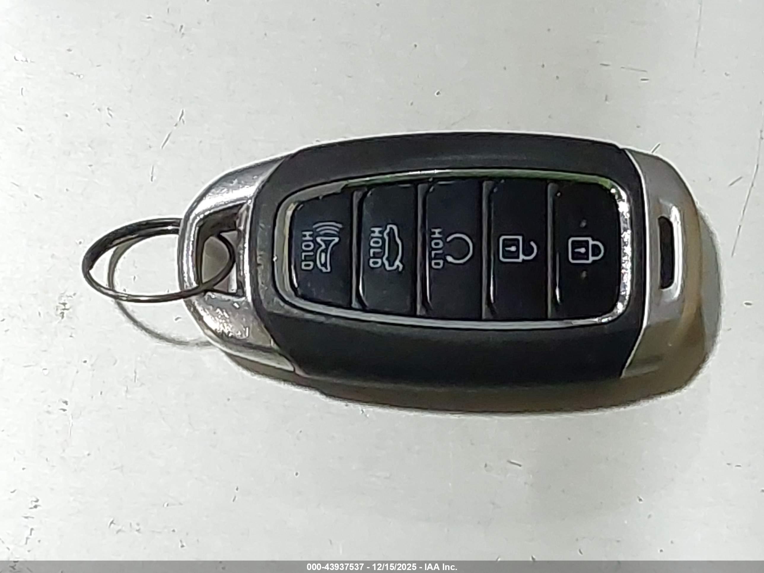HYUNDAI ELANTRA image 11