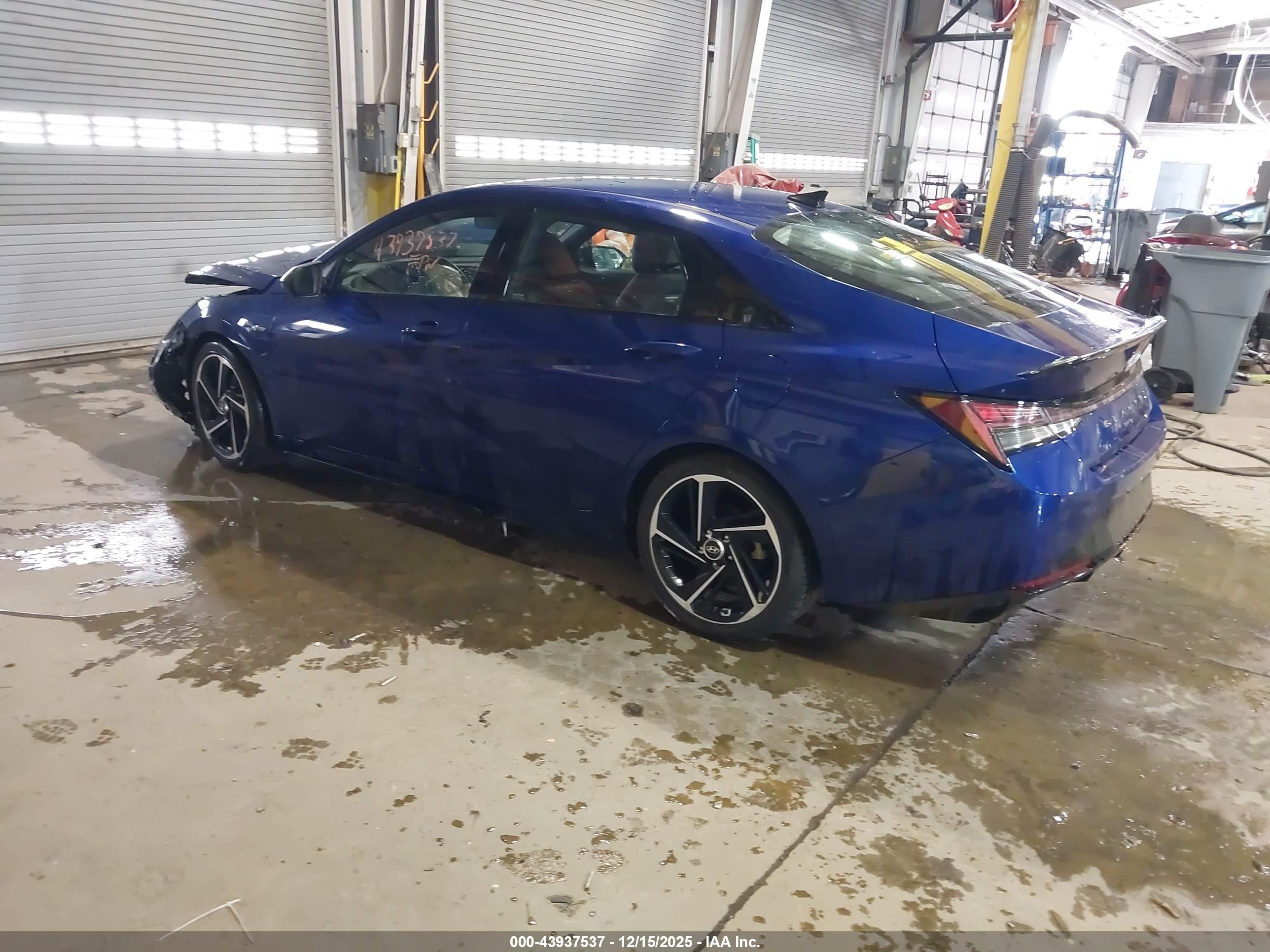 HYUNDAI ELANTRA image 3