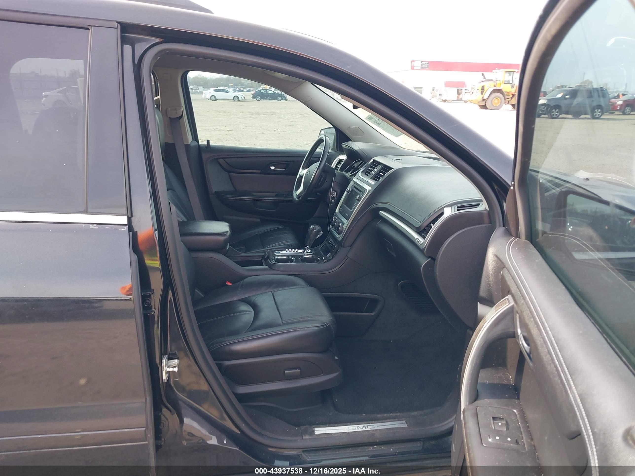GMC ACADIA image 5