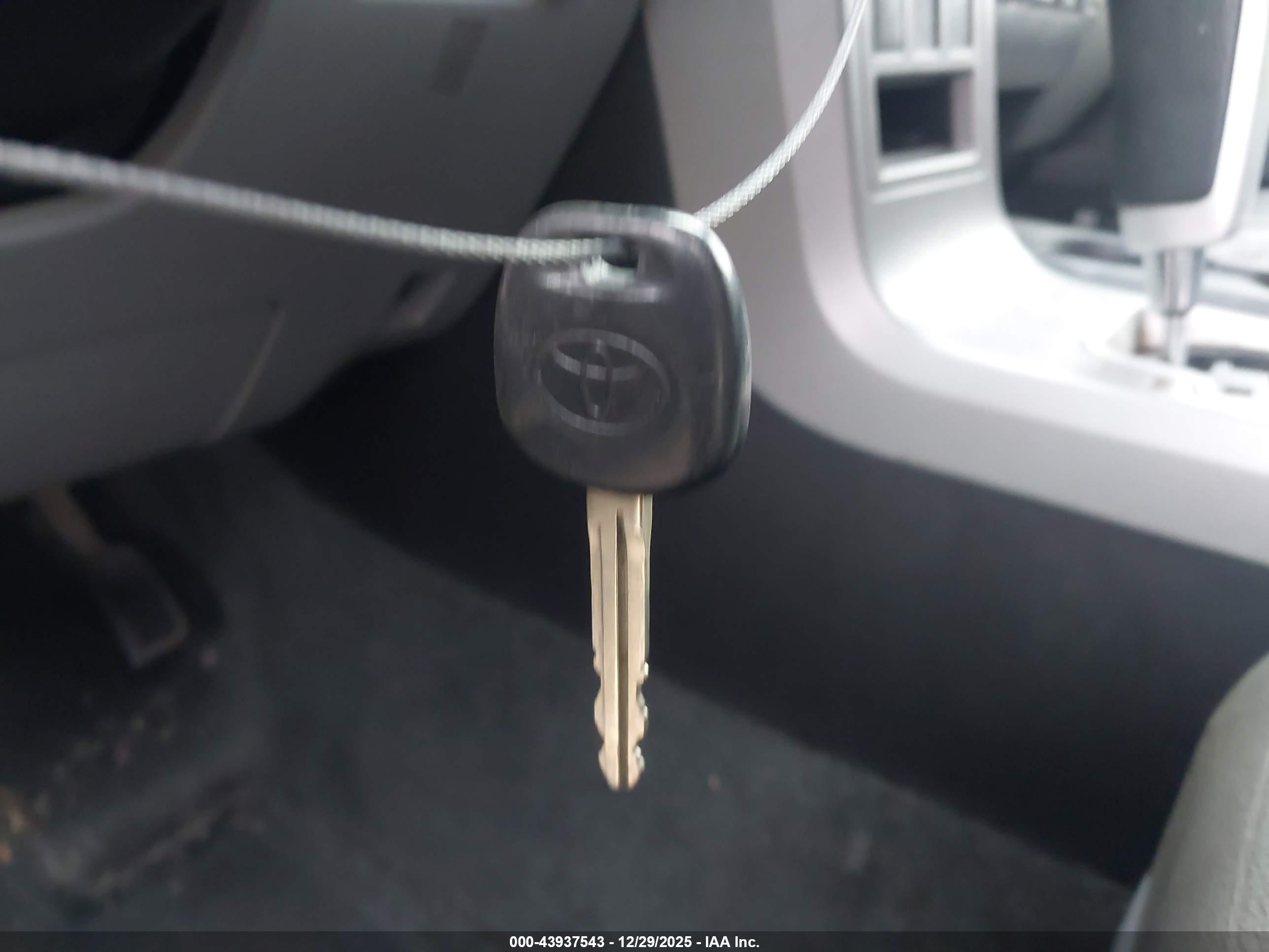 TOYOTA SEQUOIA image 11