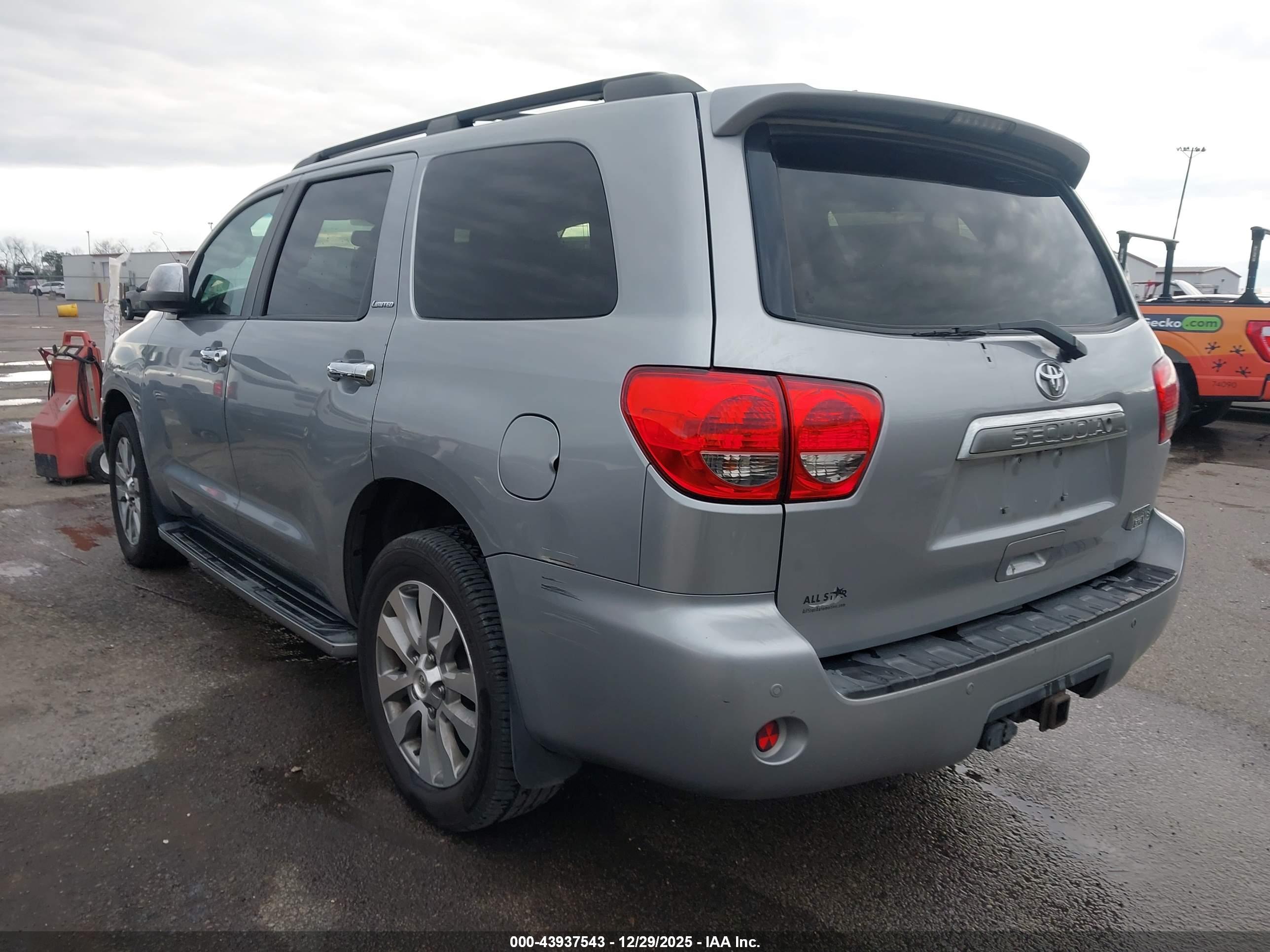 TOYOTA SEQUOIA image 3