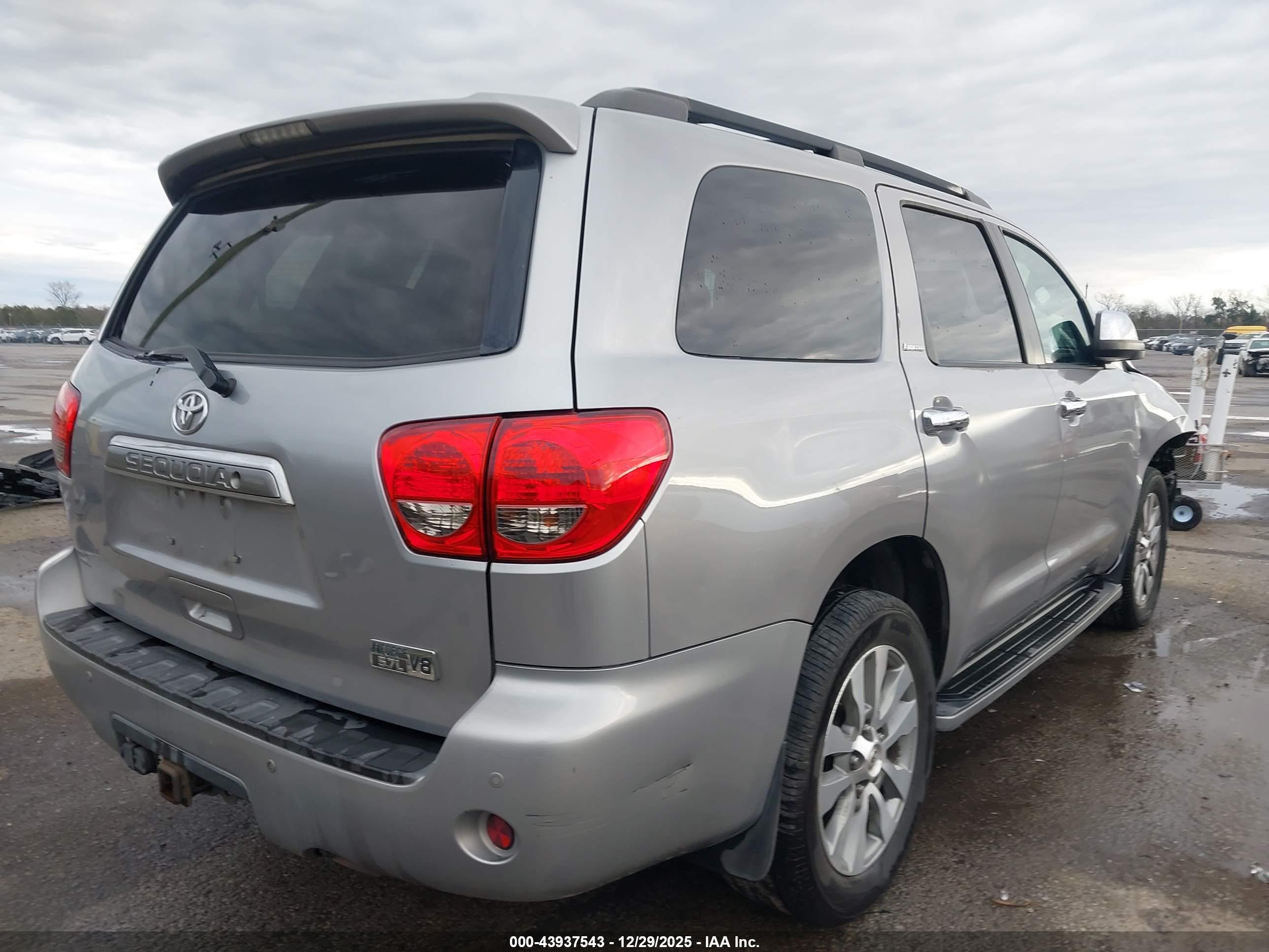 TOYOTA SEQUOIA image 4