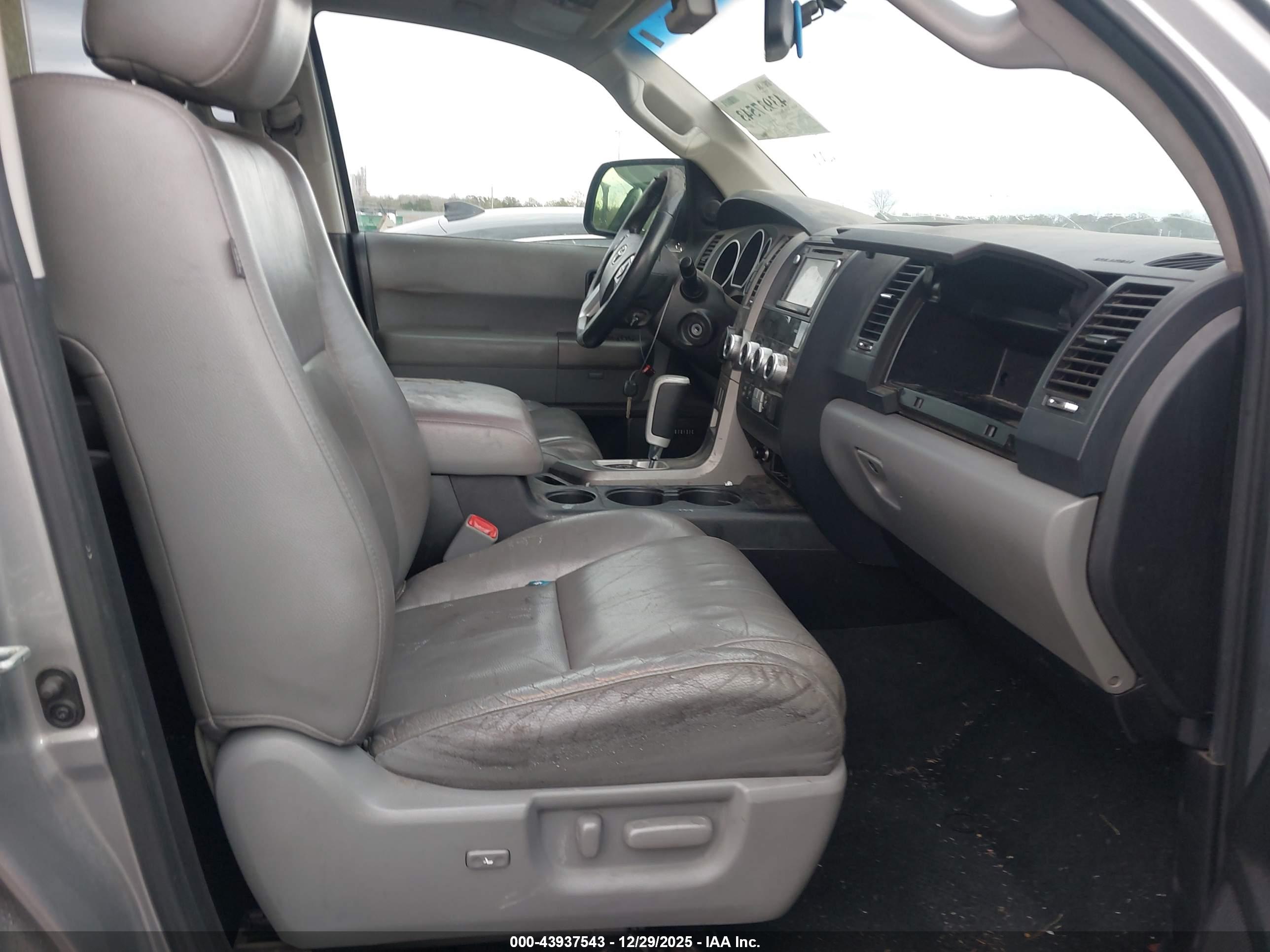 TOYOTA SEQUOIA image 5