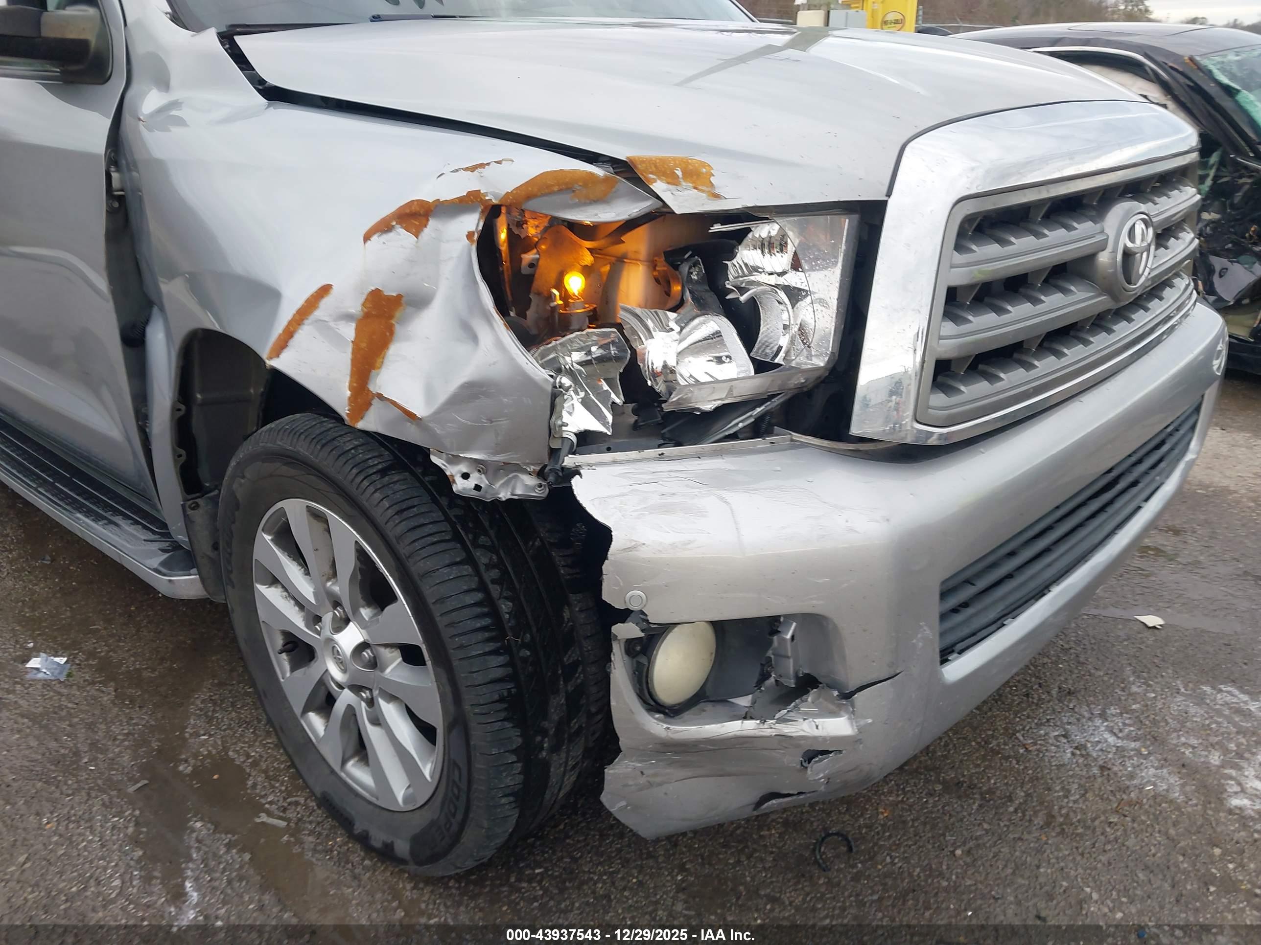 TOYOTA SEQUOIA image 6