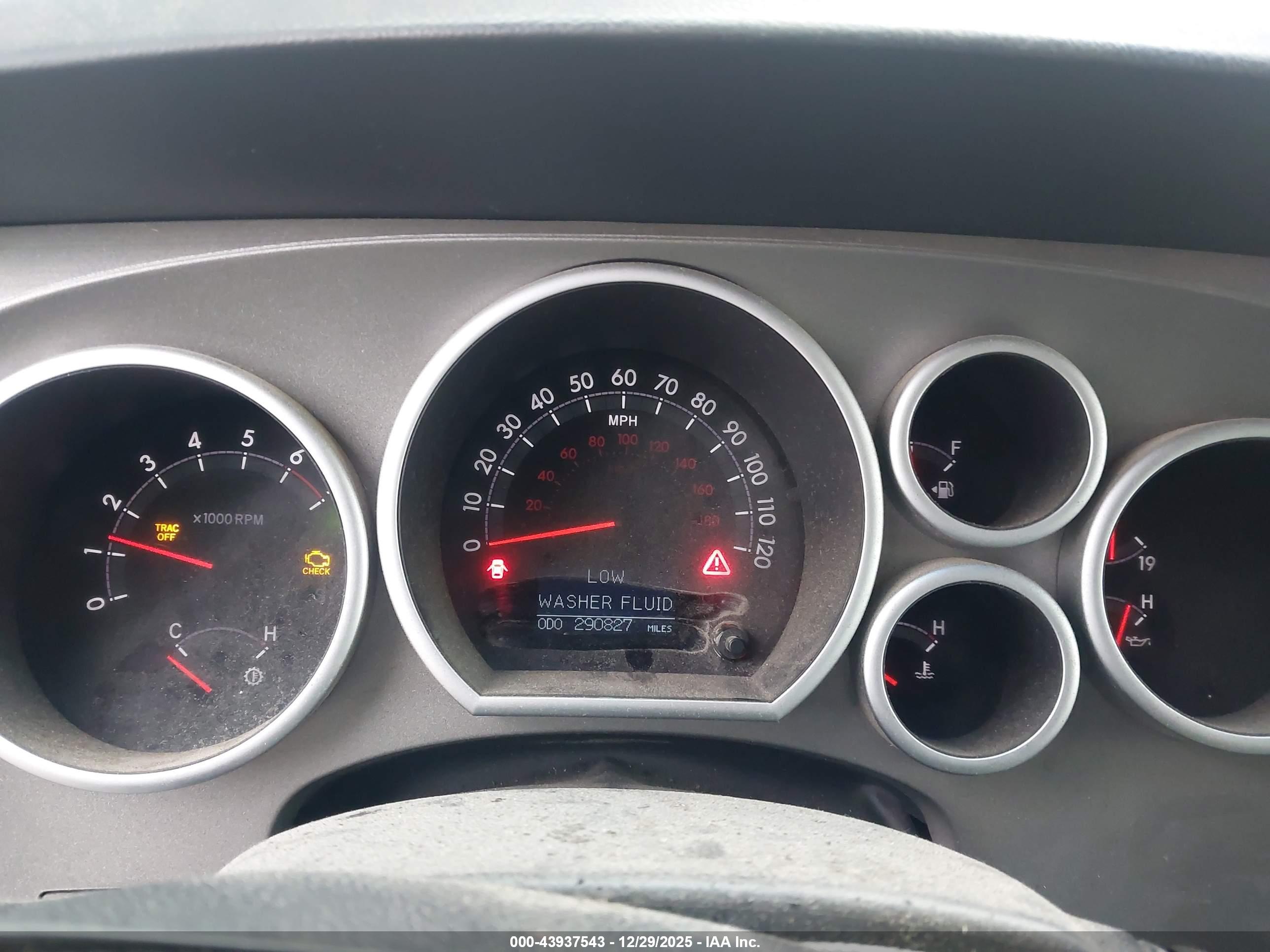 TOYOTA SEQUOIA image 7