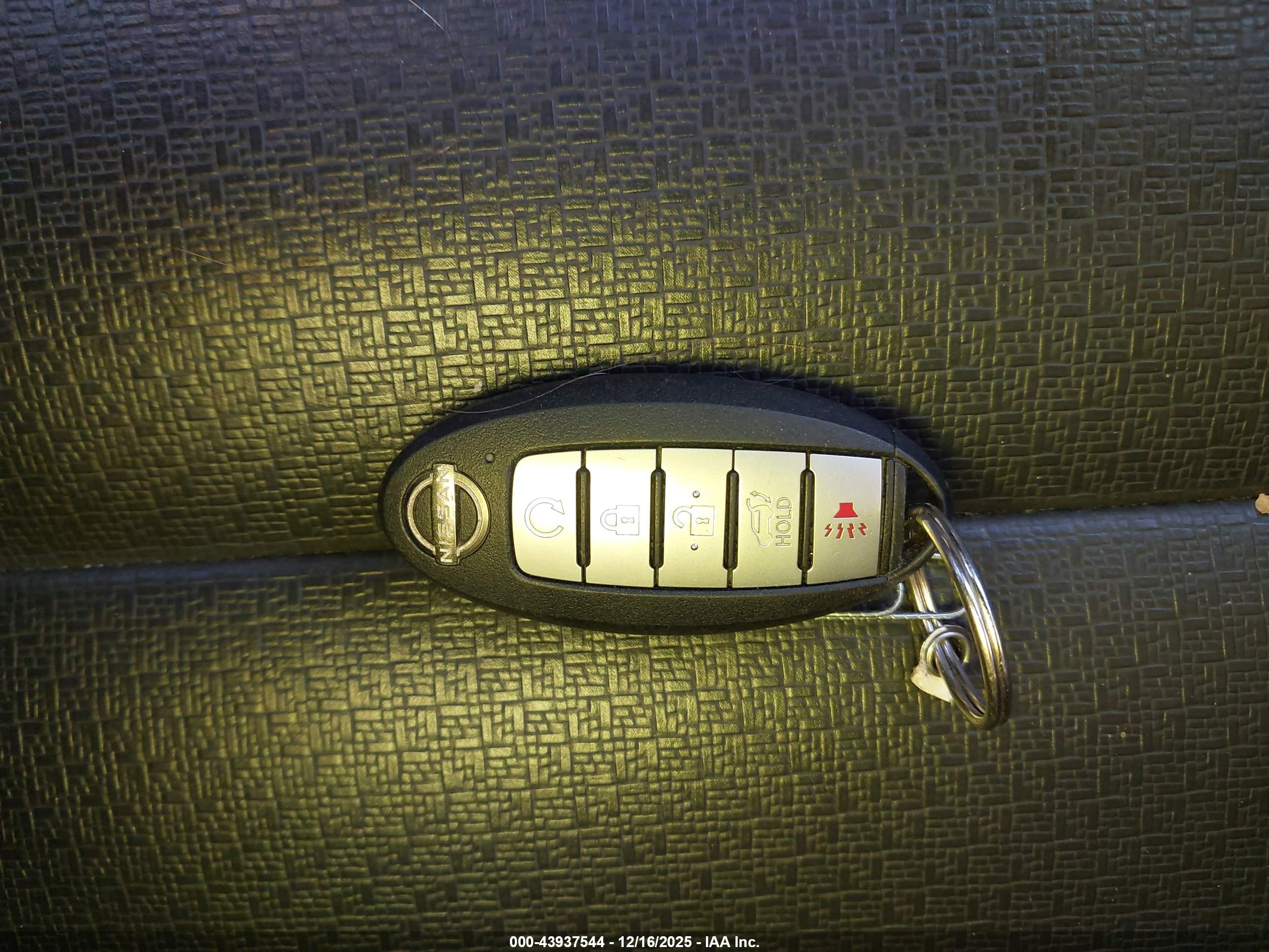 NISSAN ROGUE image 11