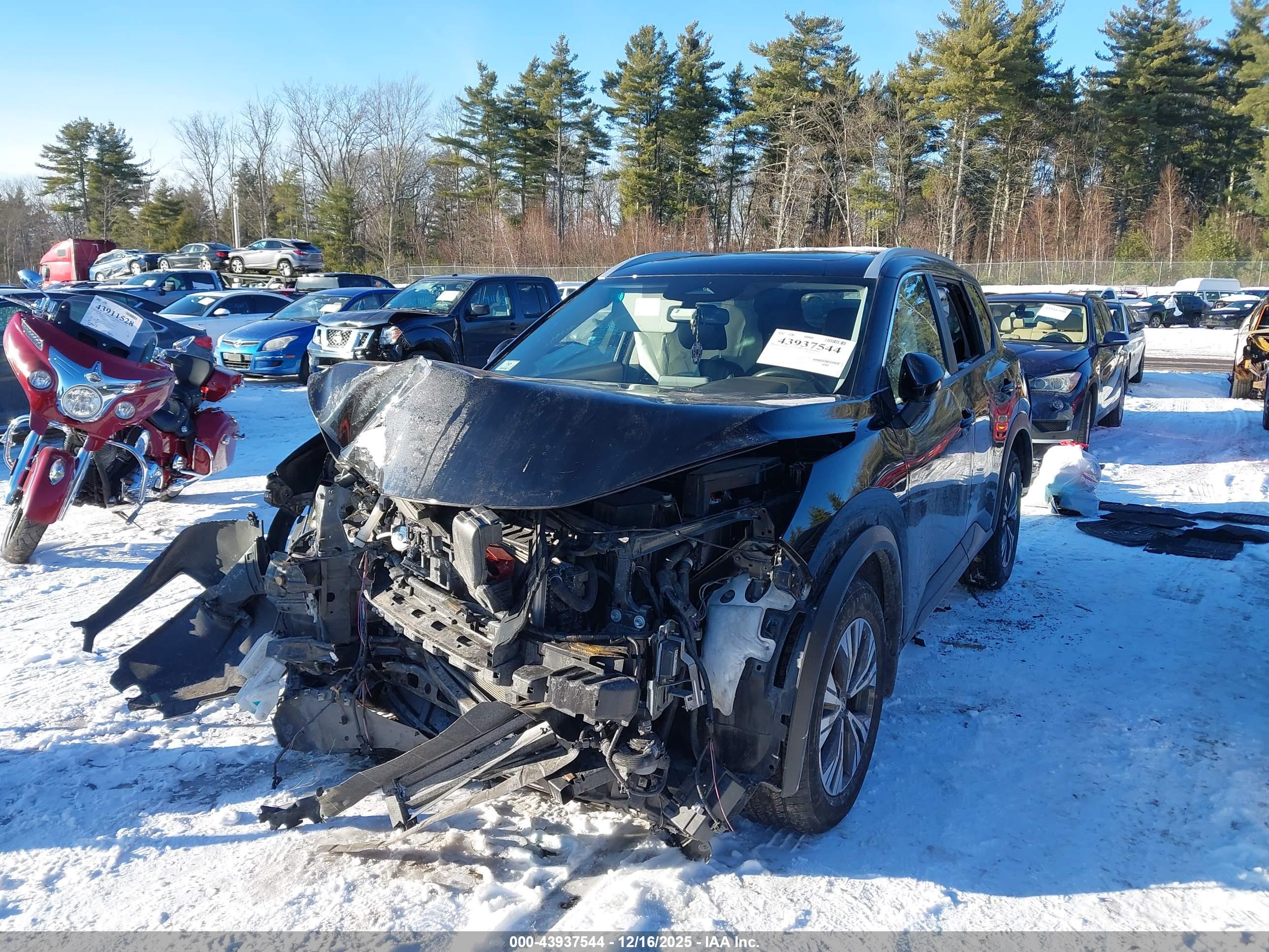 NISSAN ROGUE image 2