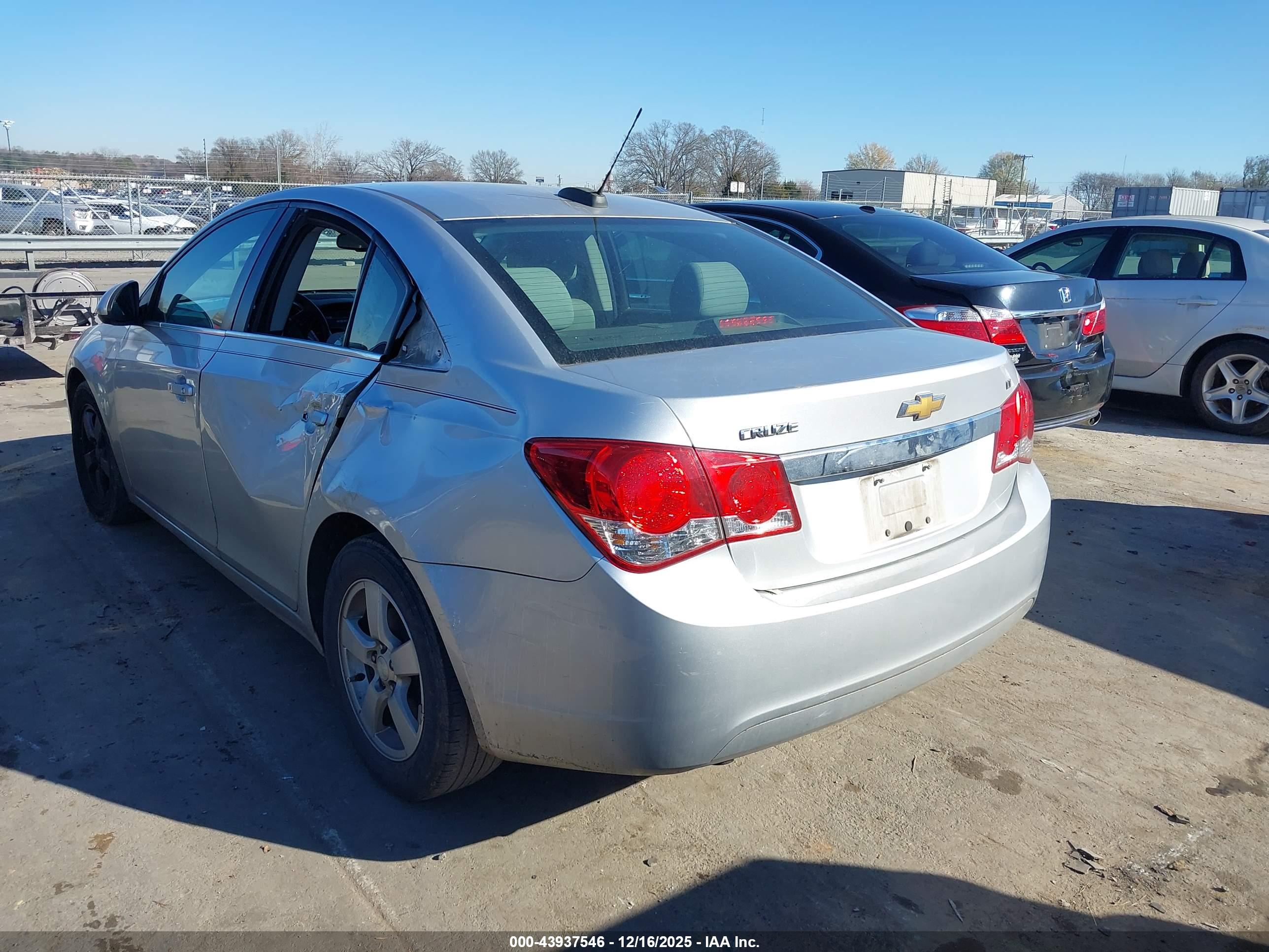 CHEVROLET CRUZE image 3