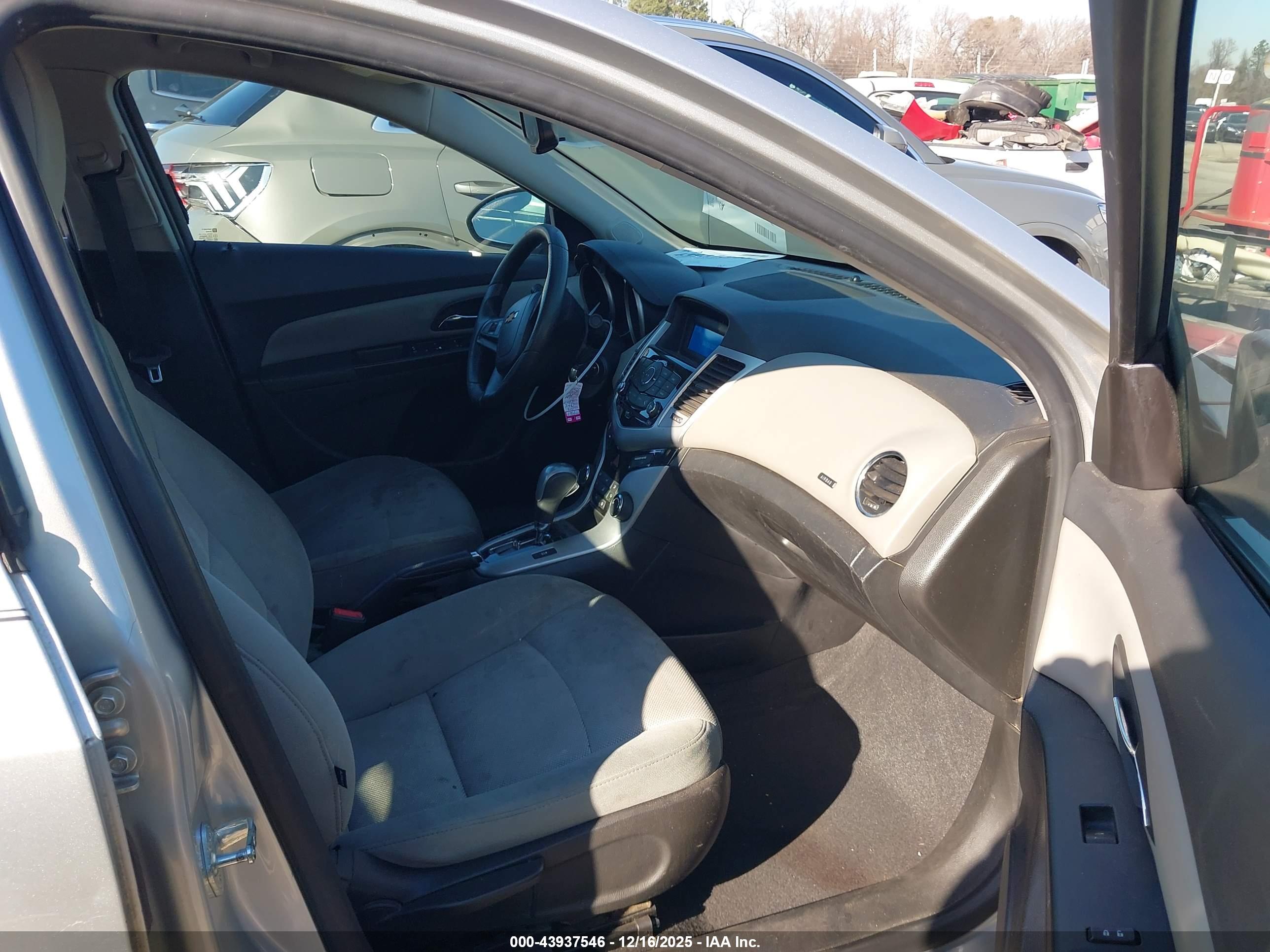 CHEVROLET CRUZE image 5