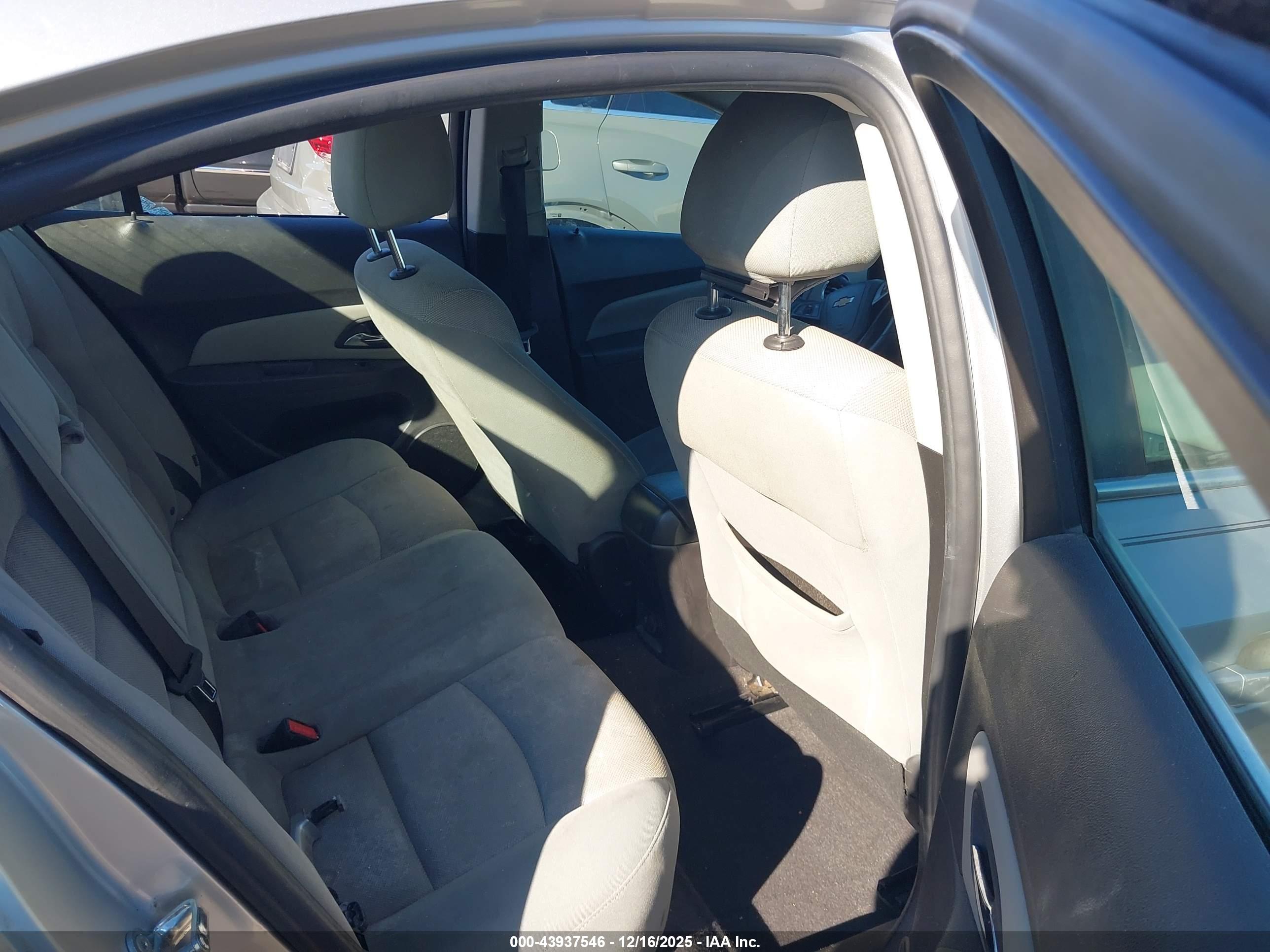 CHEVROLET CRUZE image 8