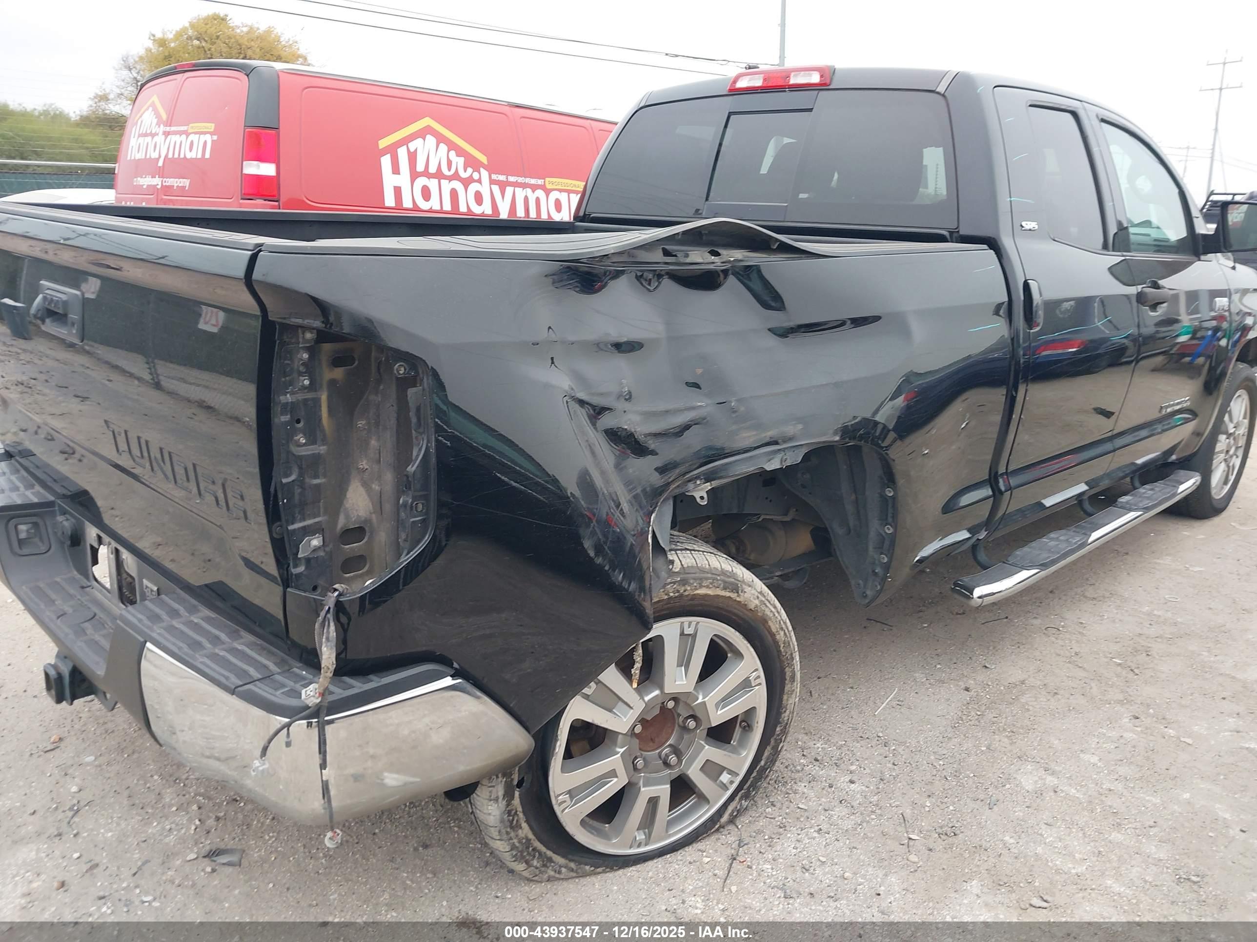 TOYOTA TUNDRA image 6