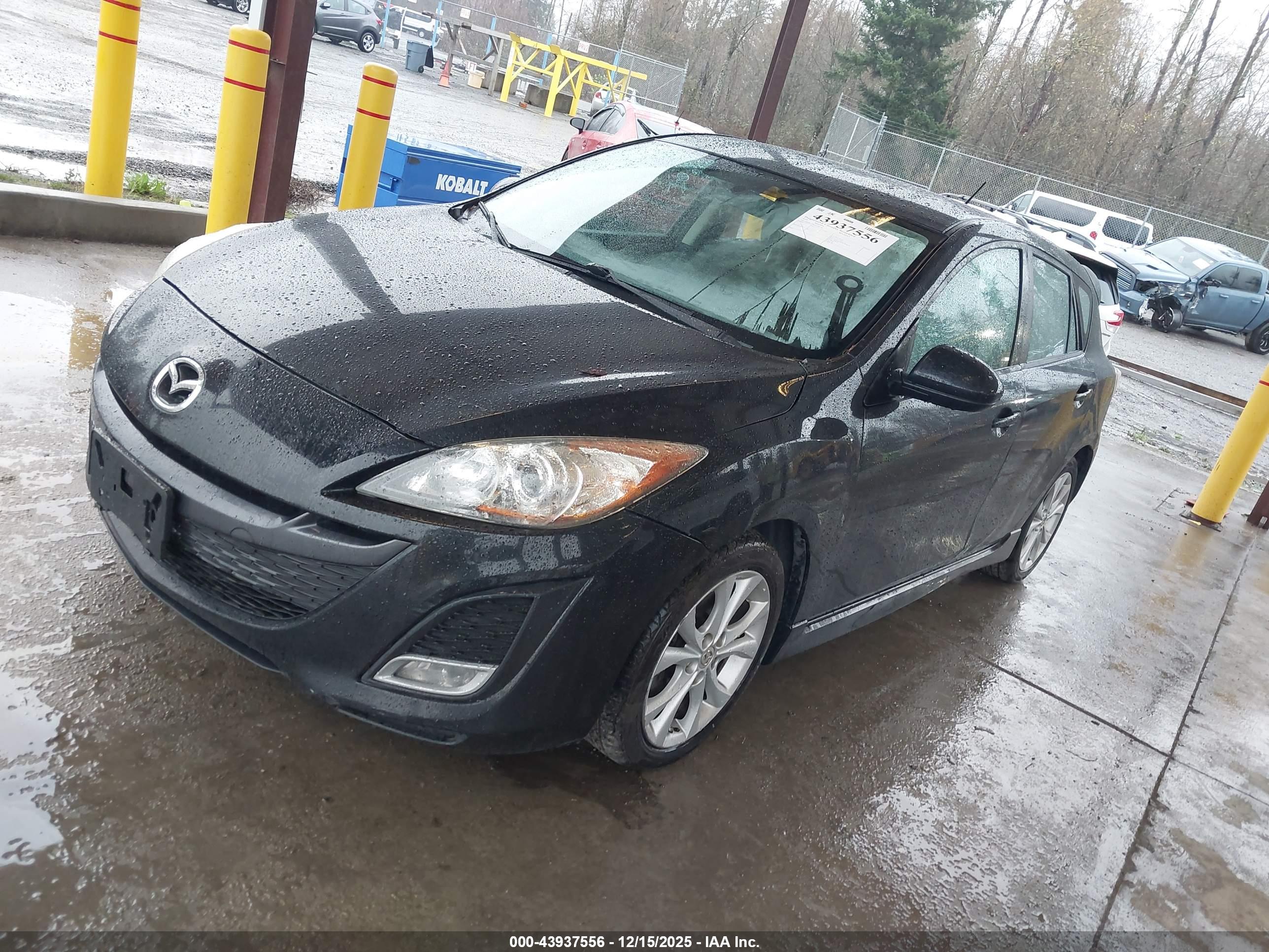 MAZDA MAZDA3 image 2