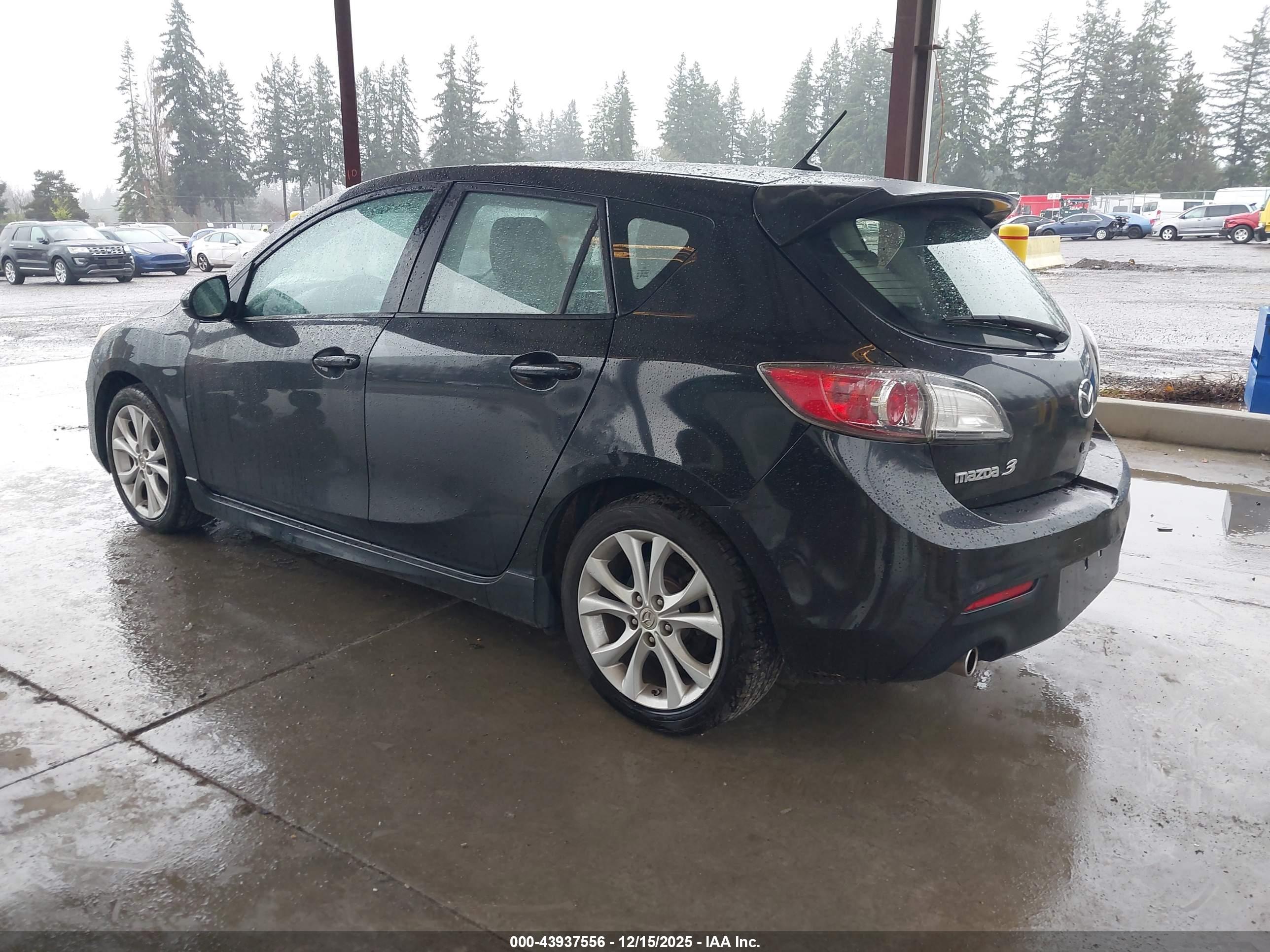 MAZDA MAZDA3 image 3
