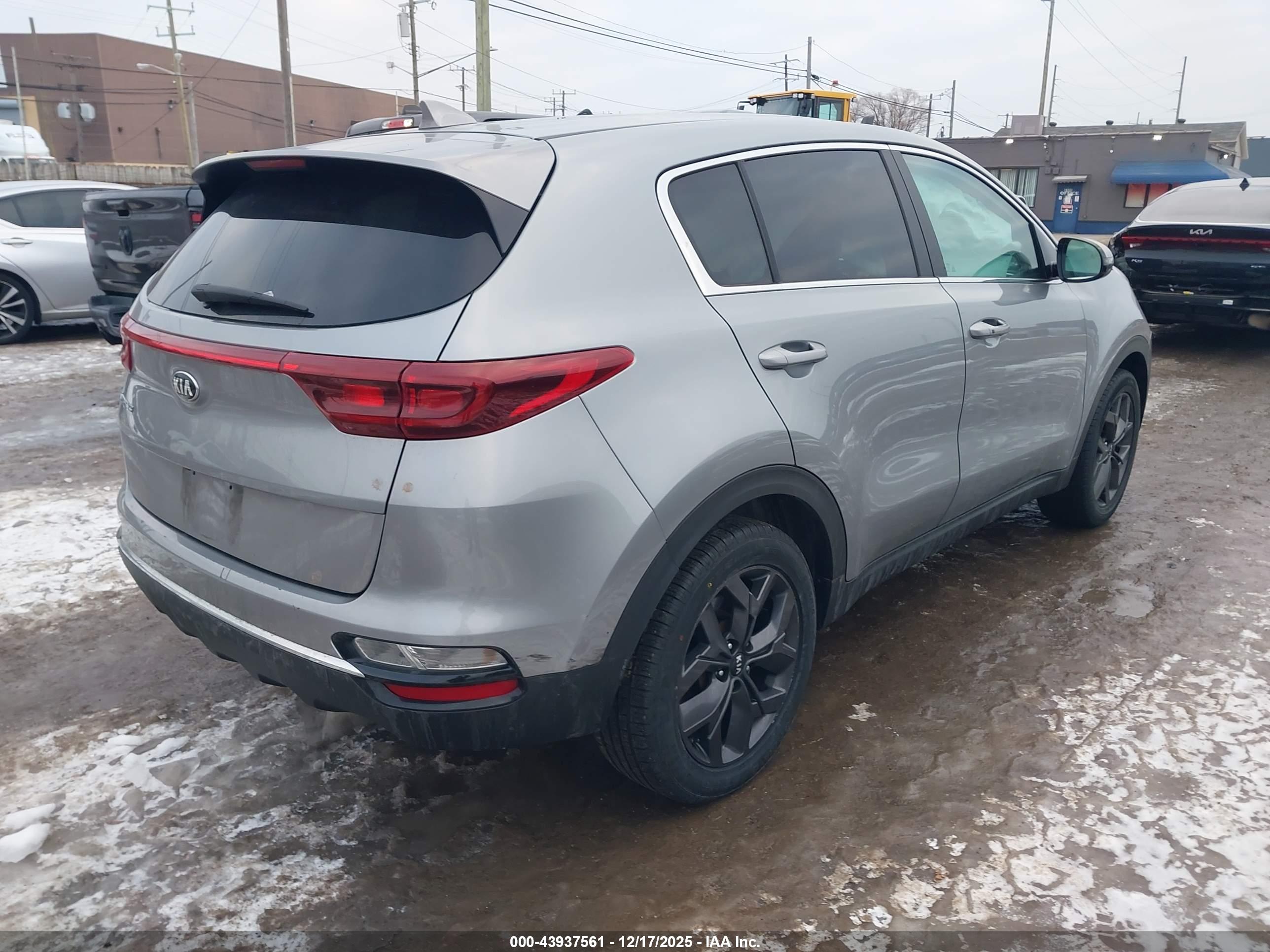 KIA SPORTAGE image 4