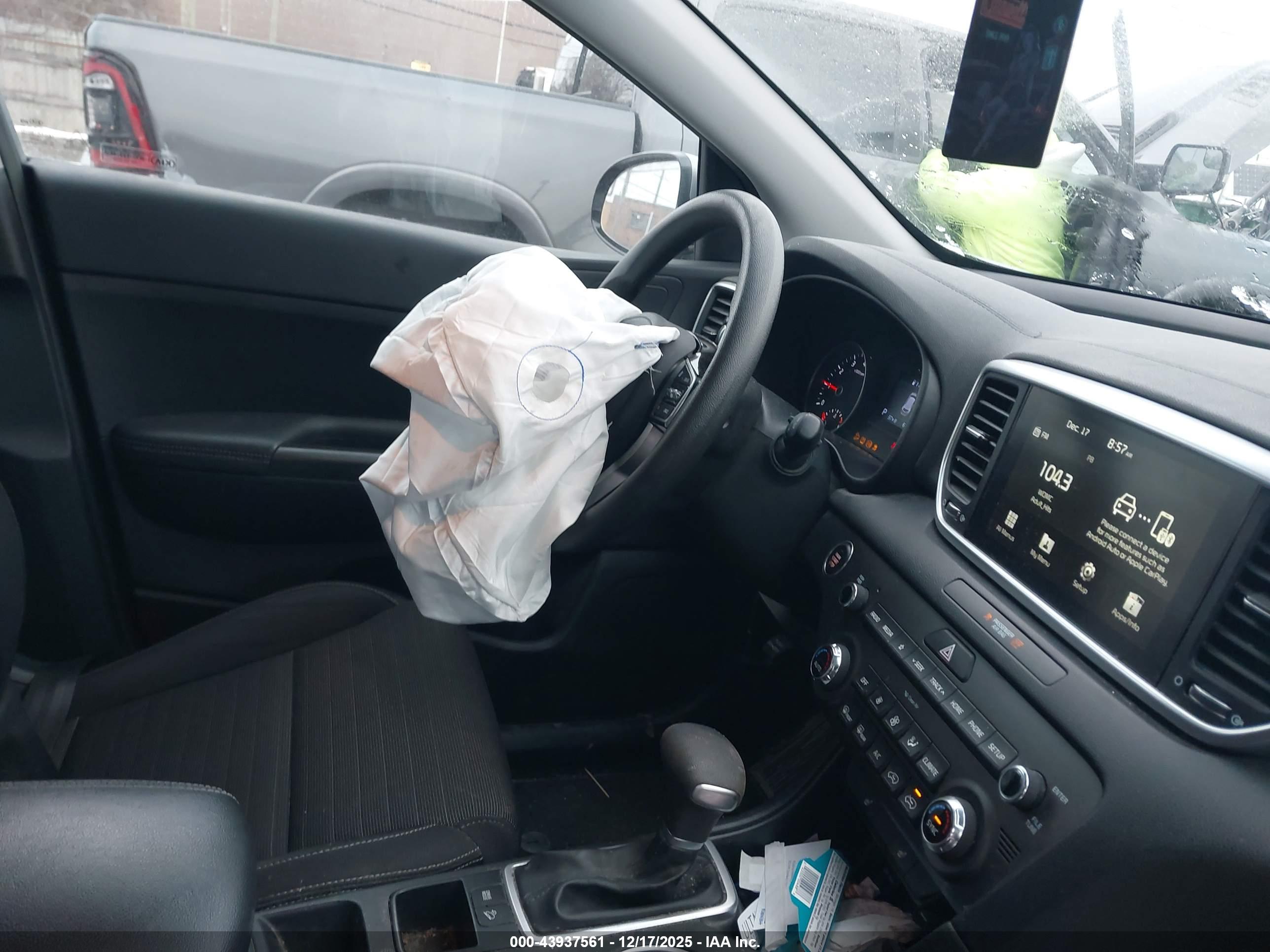 KIA SPORTAGE image 5