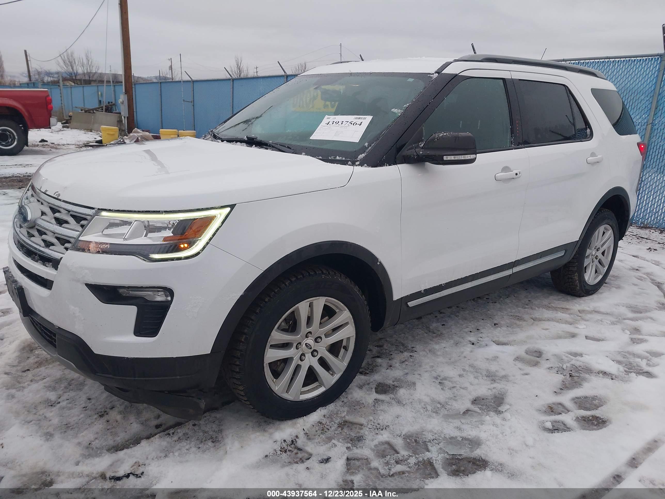 FORD EXPLORER image 2