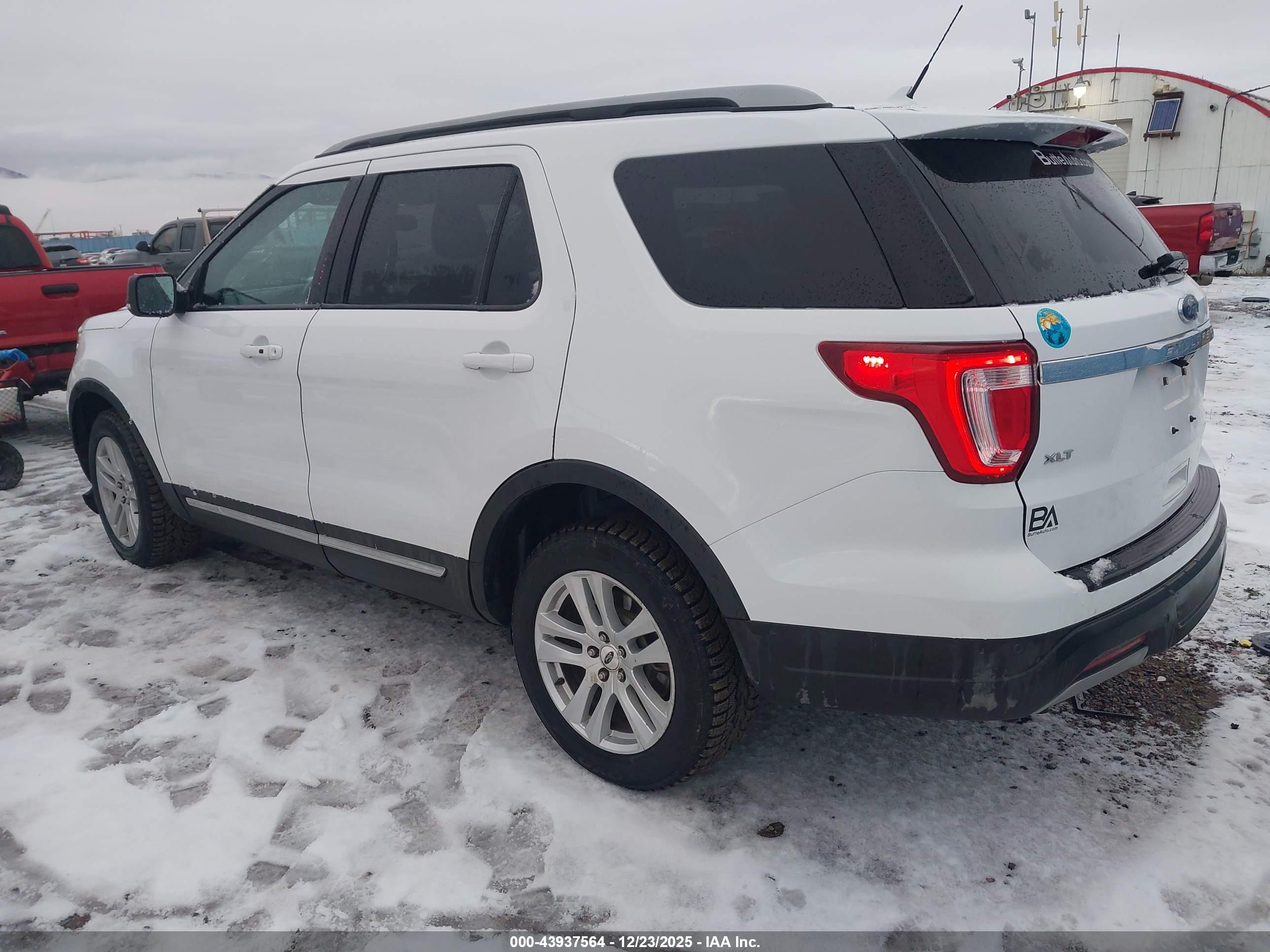 FORD EXPLORER image 3