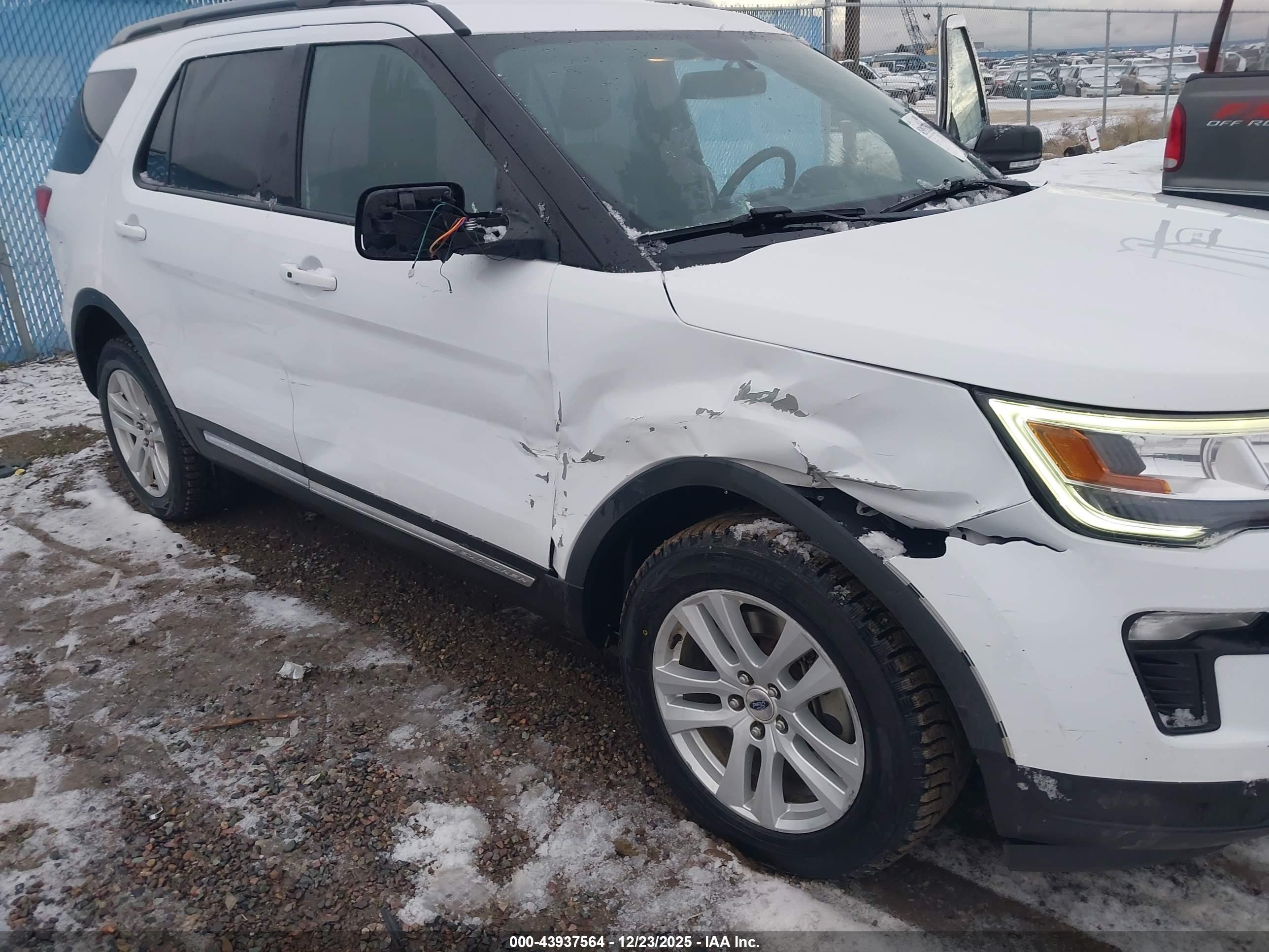 FORD EXPLORER image 6