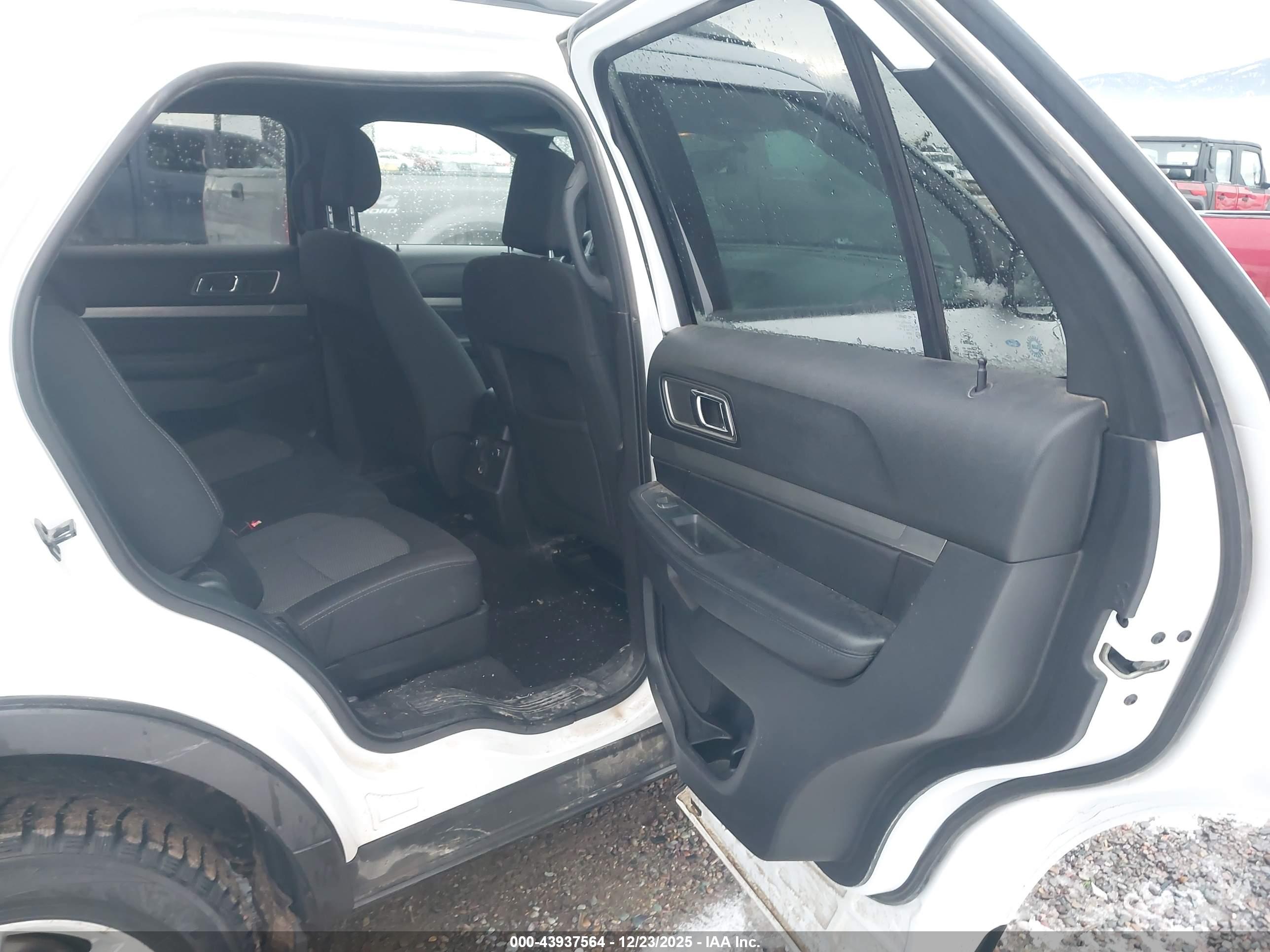 FORD EXPLORER image 8
