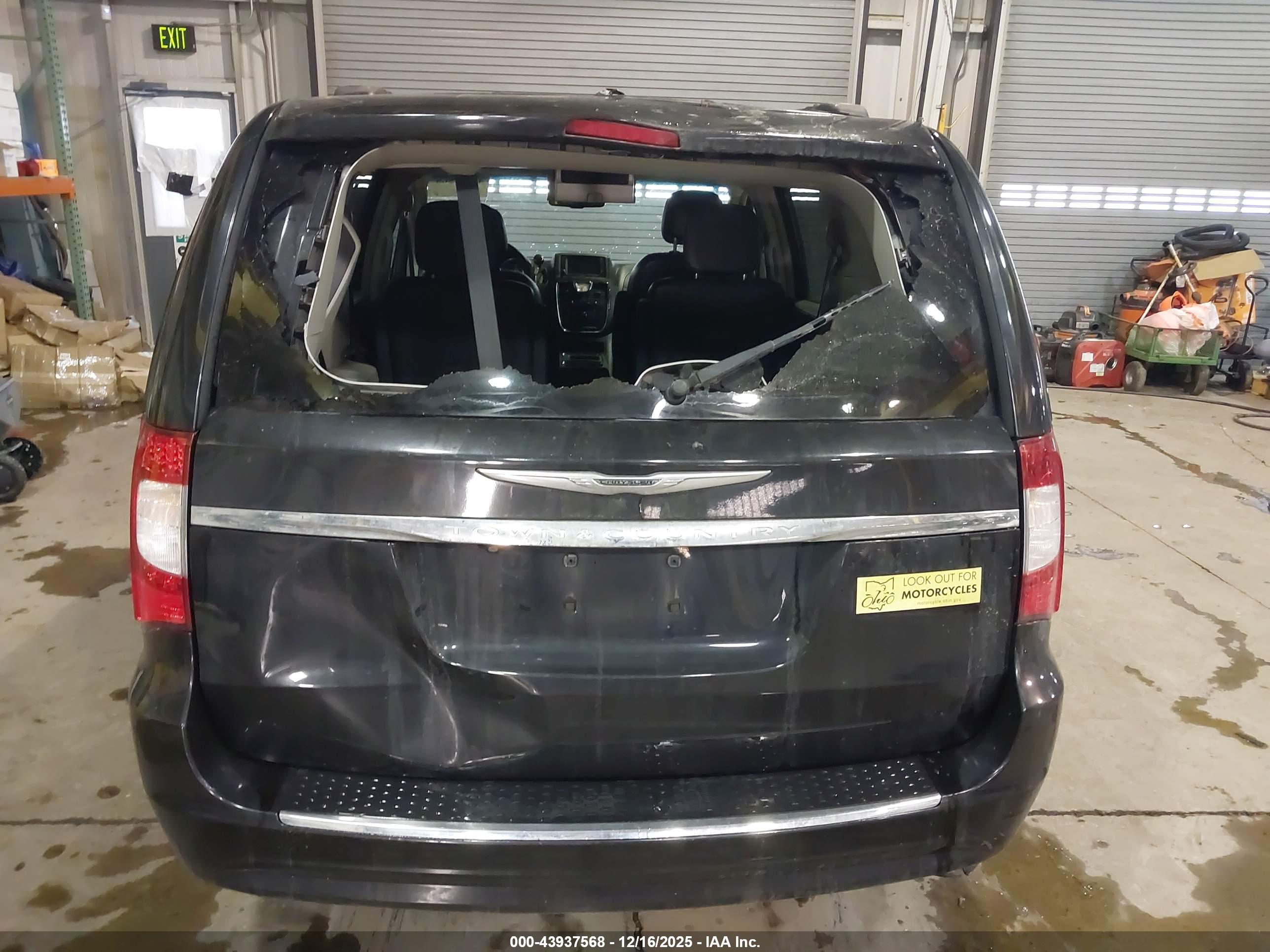 CHRYSLER TOWN image 6