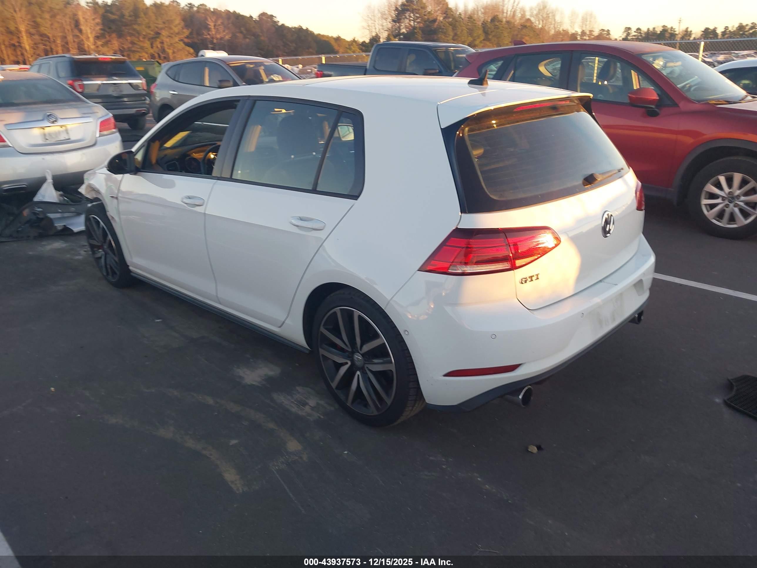 VOLKSWAGEN GOLF image 3