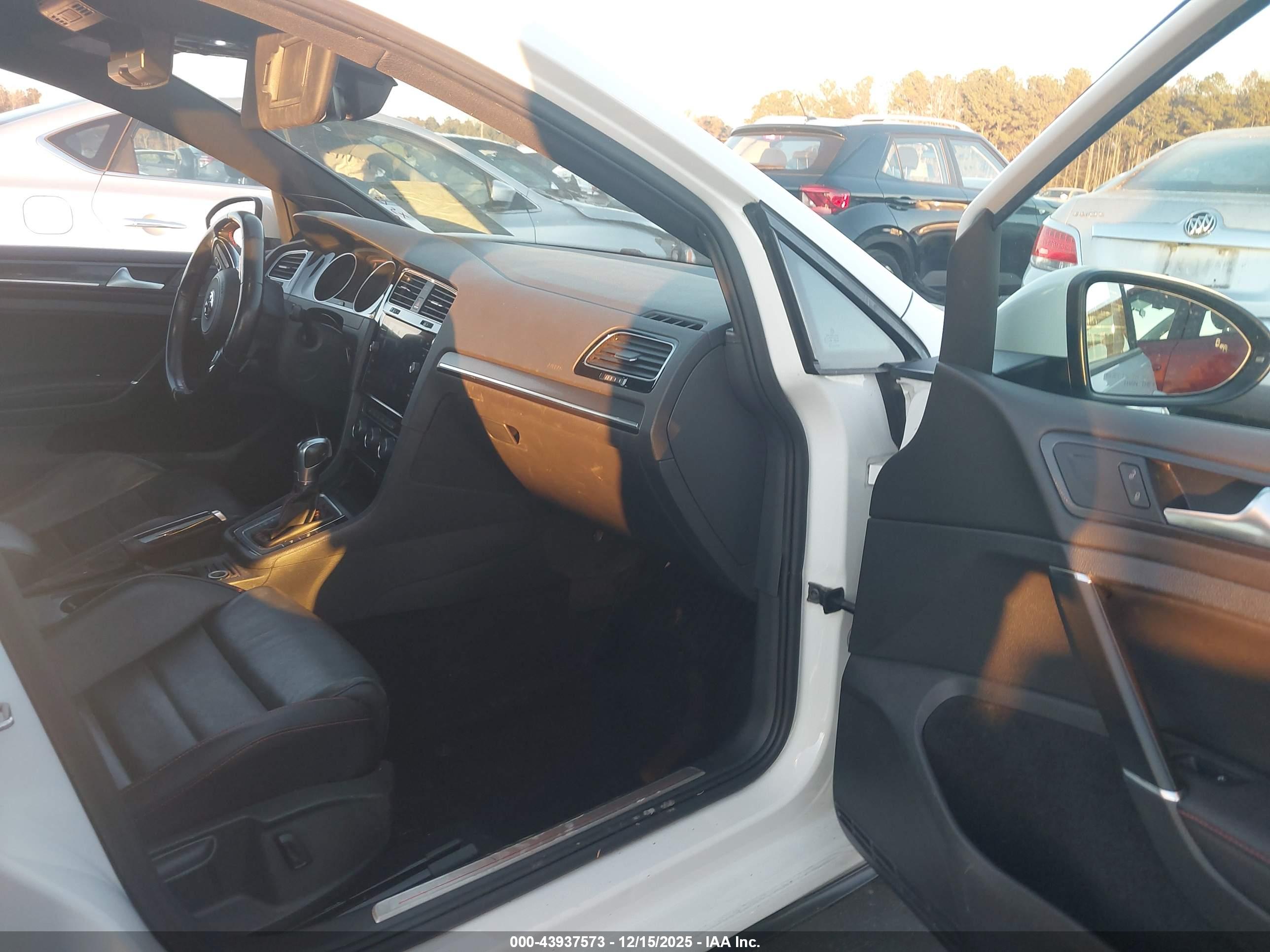 VOLKSWAGEN GOLF image 5