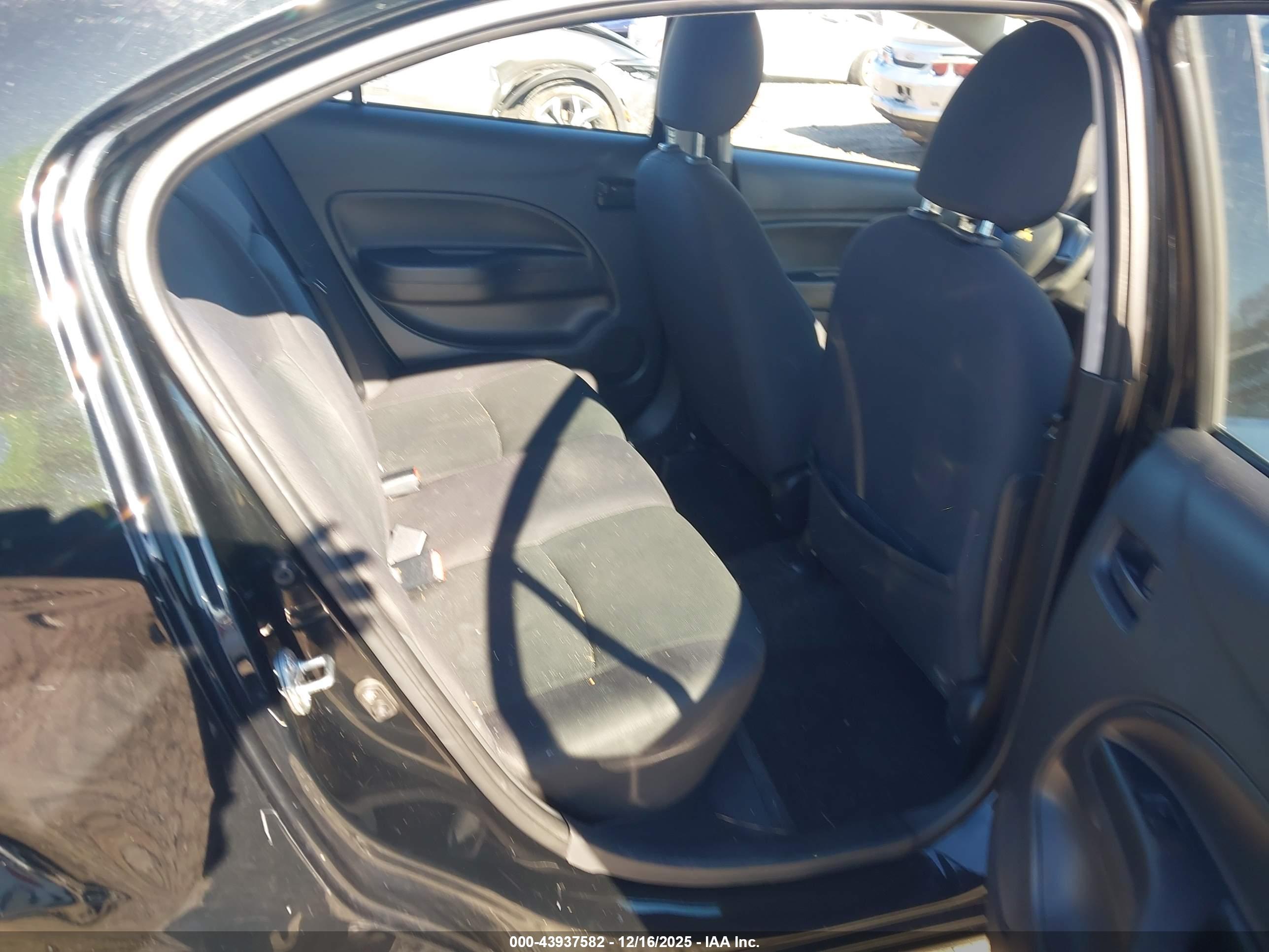 MITSUBISHI MIRAGE image 8