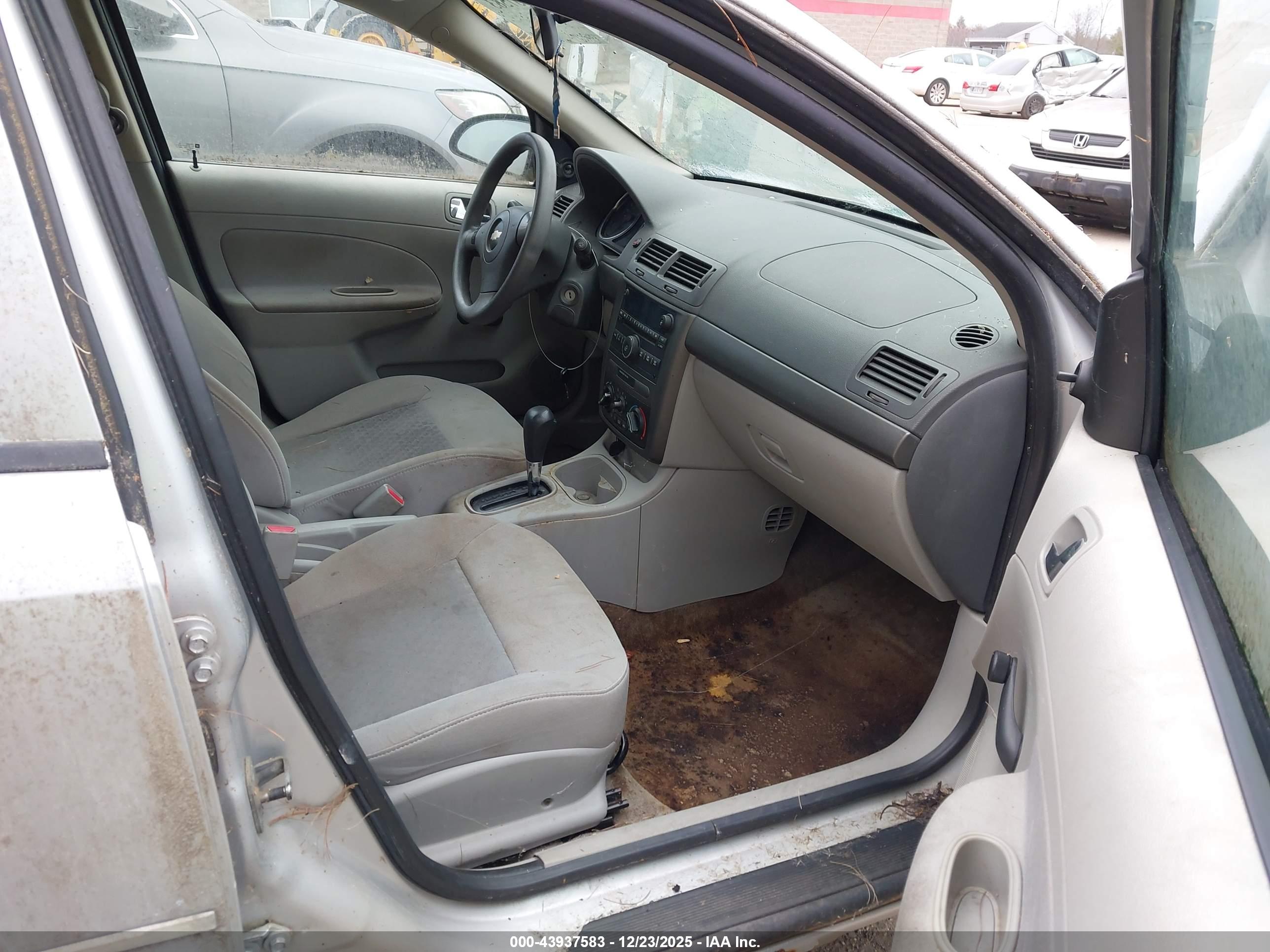 CHEVROLET COBALT image 5