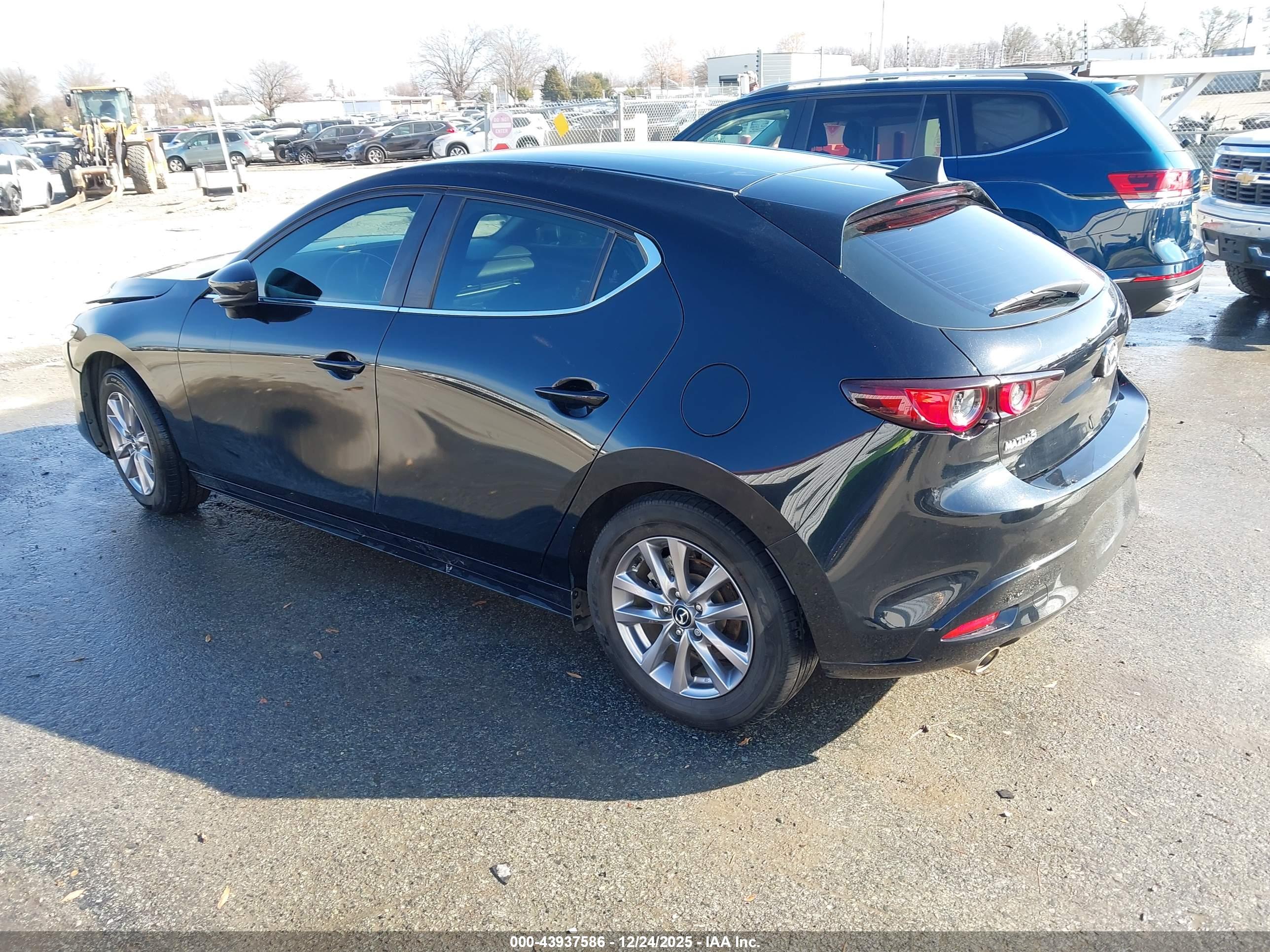 MAZDA MAZDA3 image 3