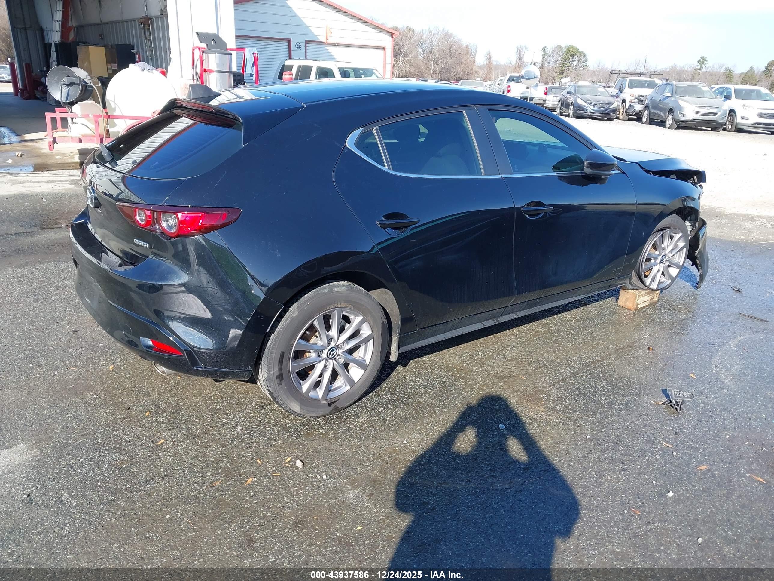 MAZDA MAZDA3 image 4