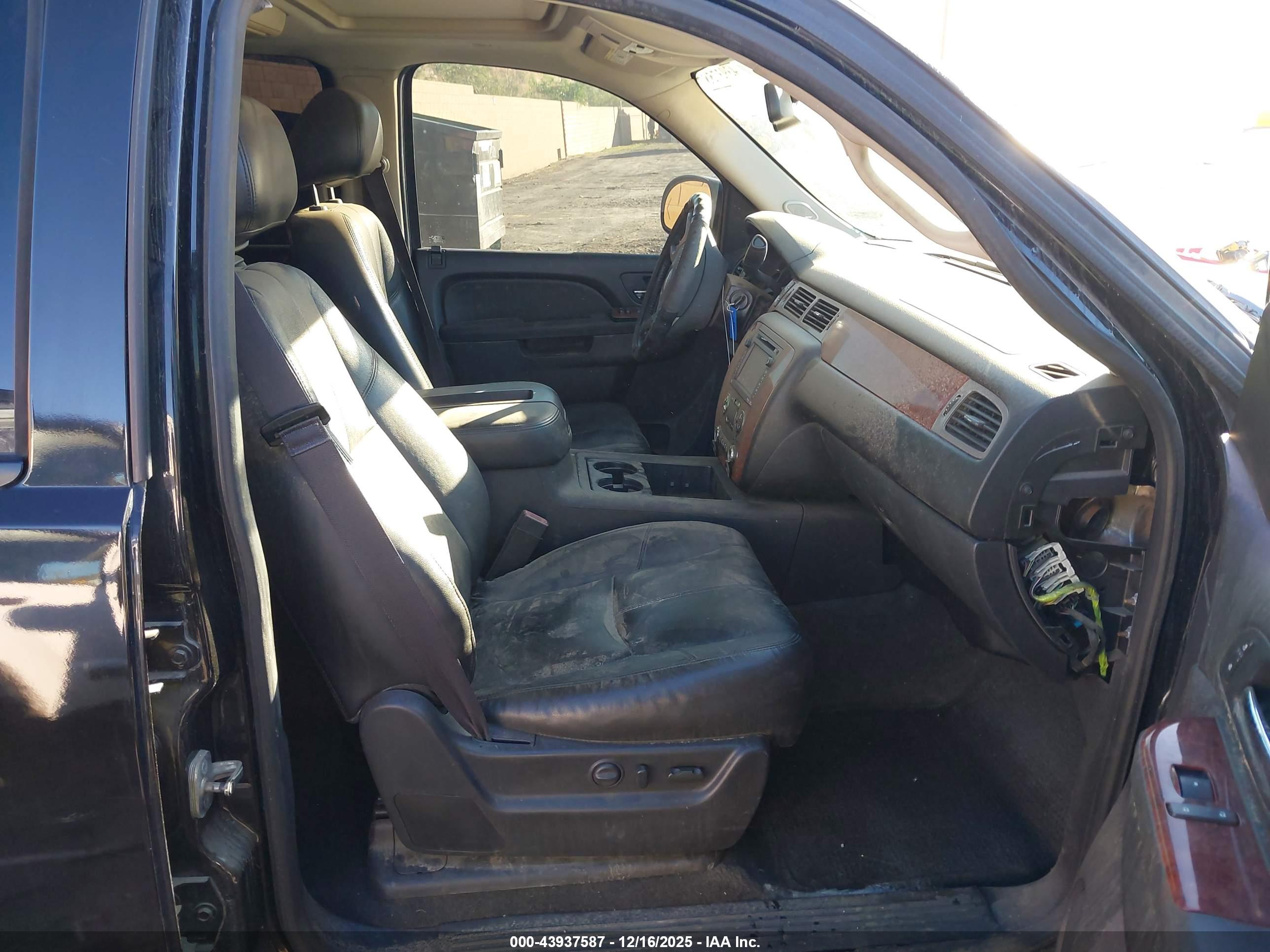 CHEVROLET TAHOE image 5