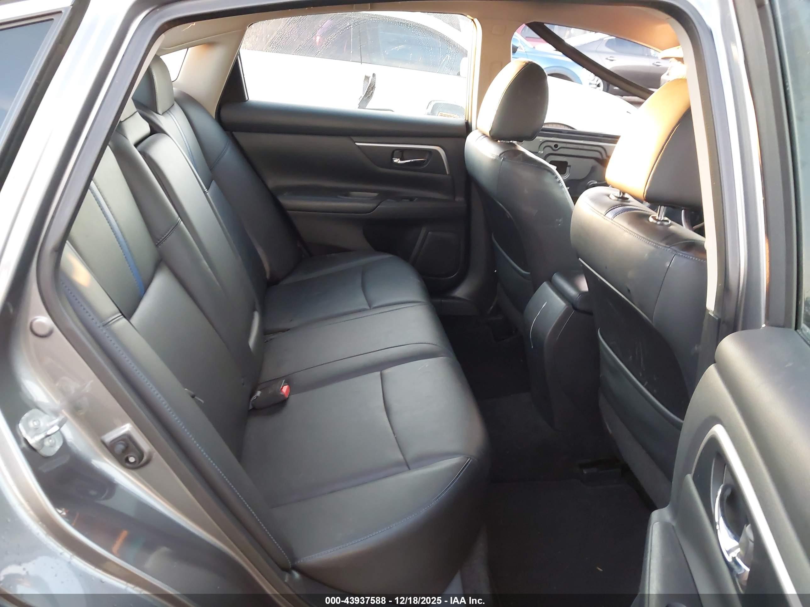 NISSAN ALTIMA image 8