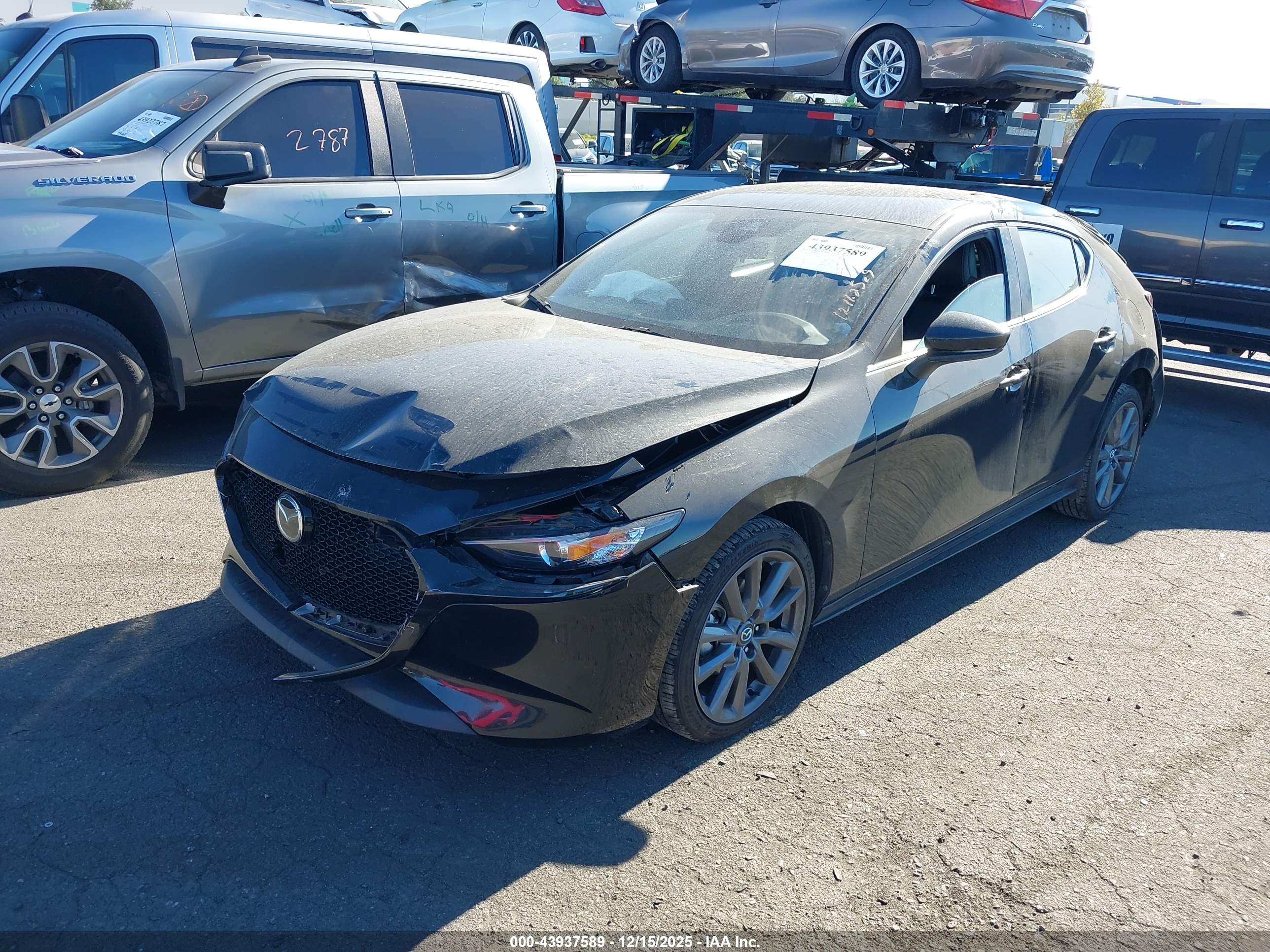 MAZDA MAZDA3 image 2