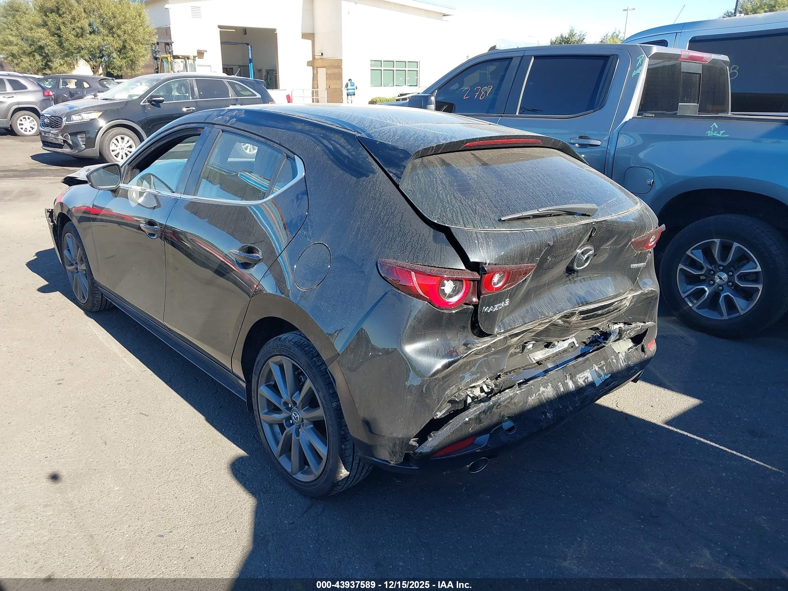 MAZDA MAZDA3 image 3