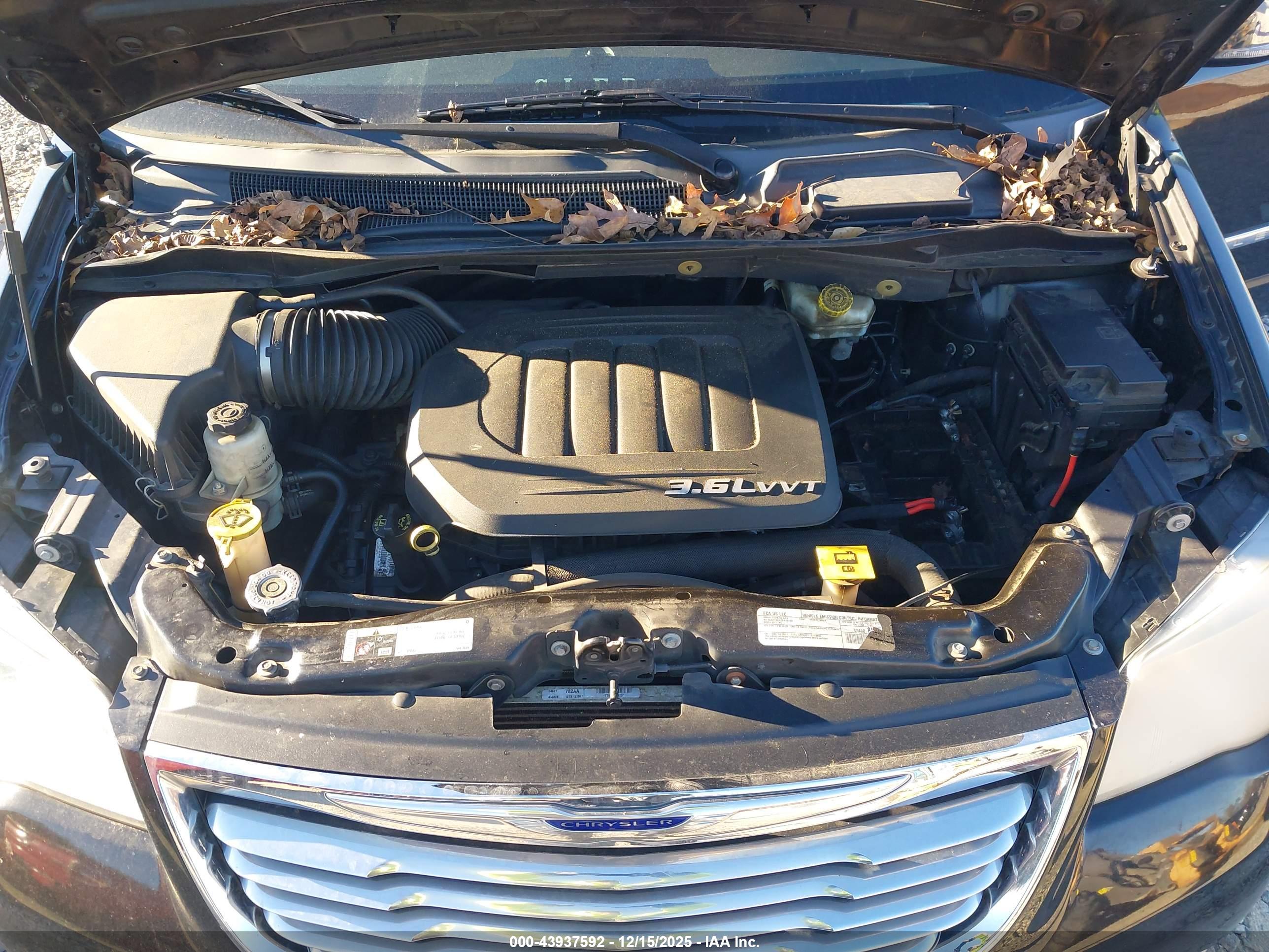 CHRYSLER TOWN image 10