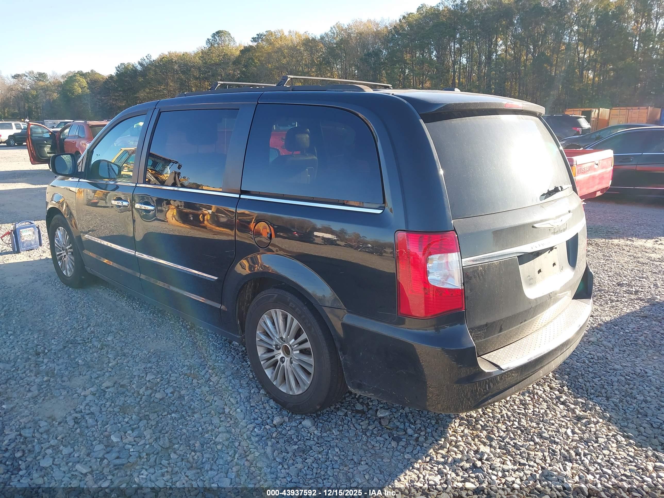 CHRYSLER TOWN image 3