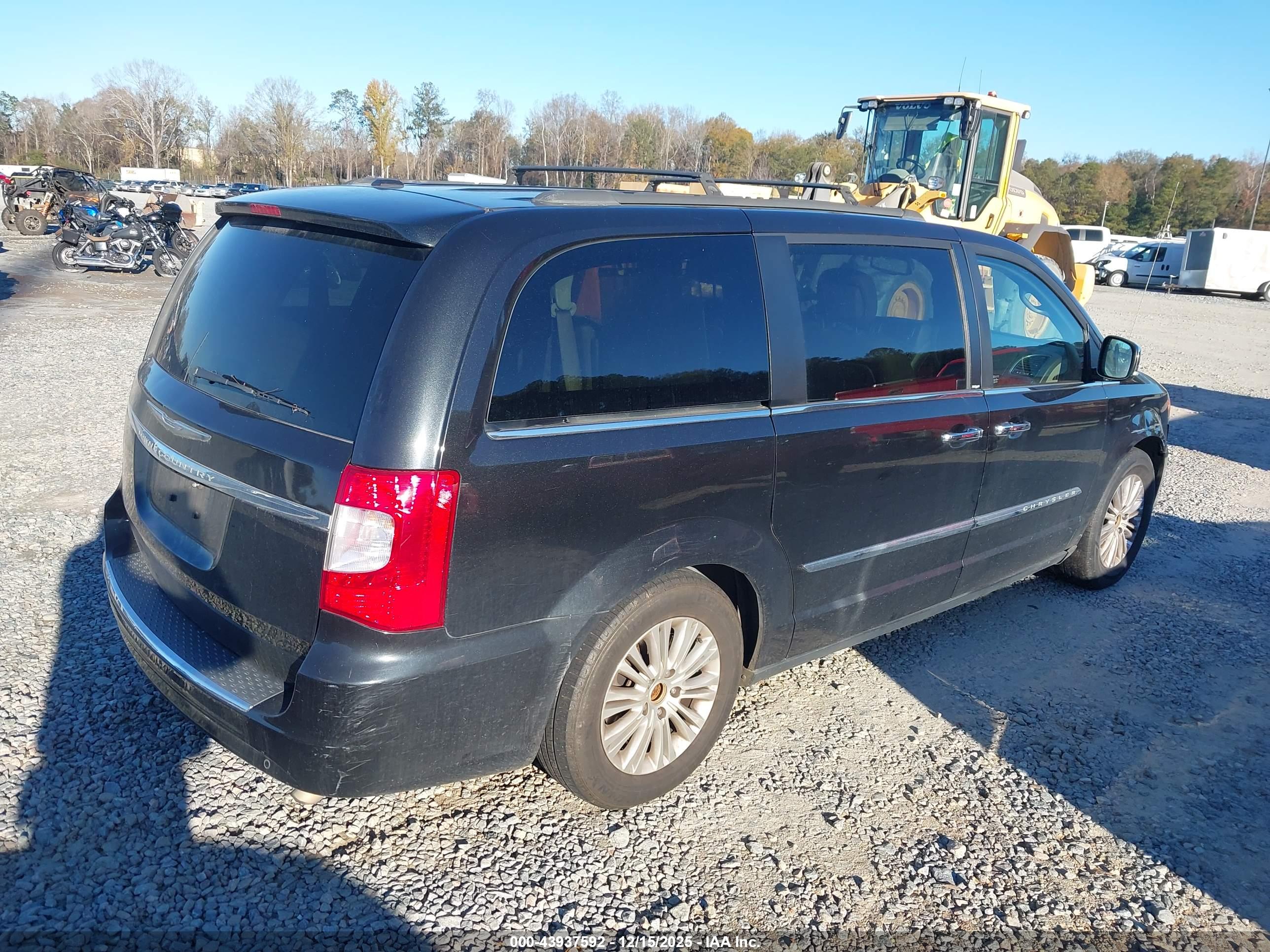 CHRYSLER TOWN image 4