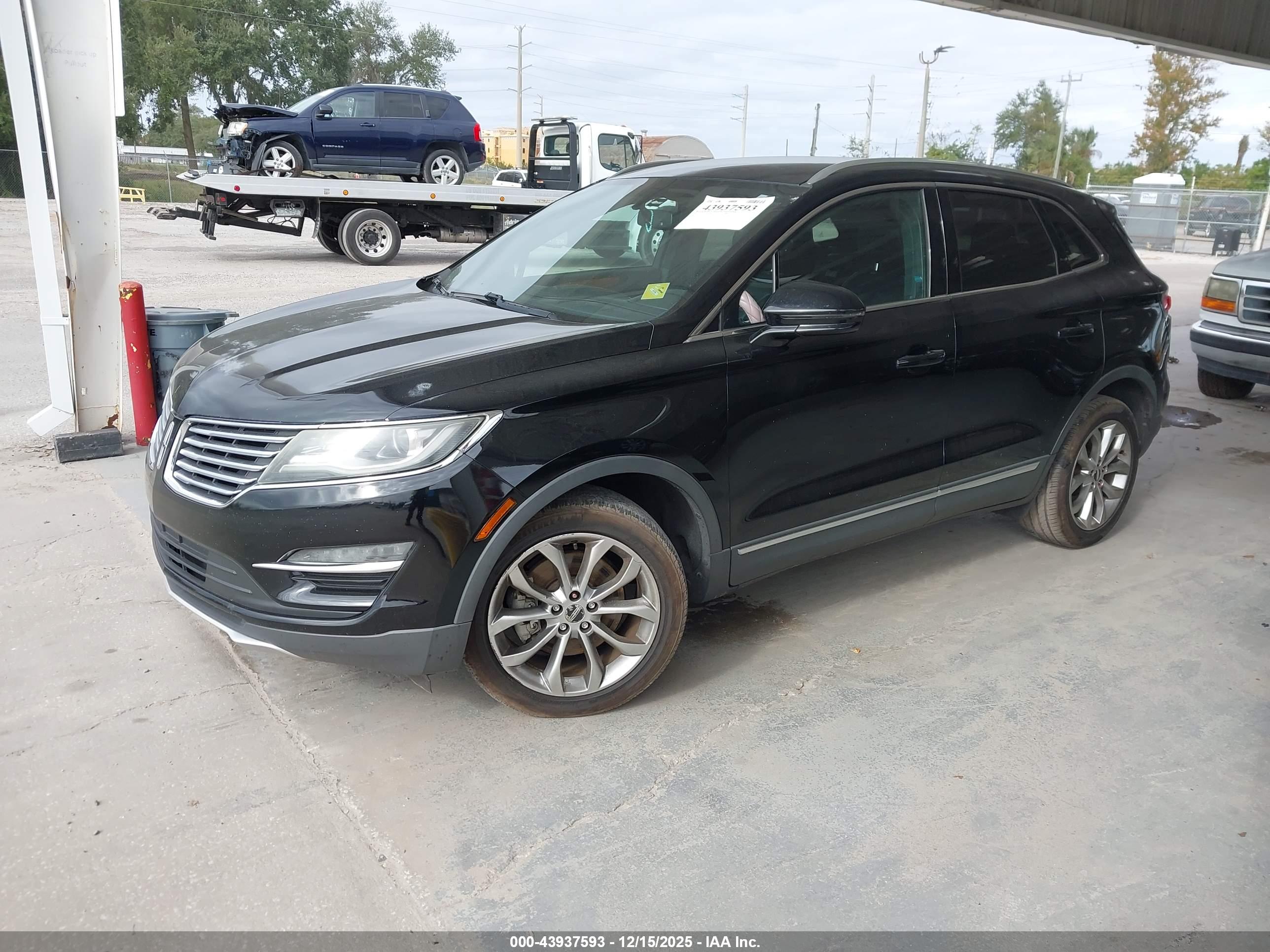 LINCOLN MKC image 2