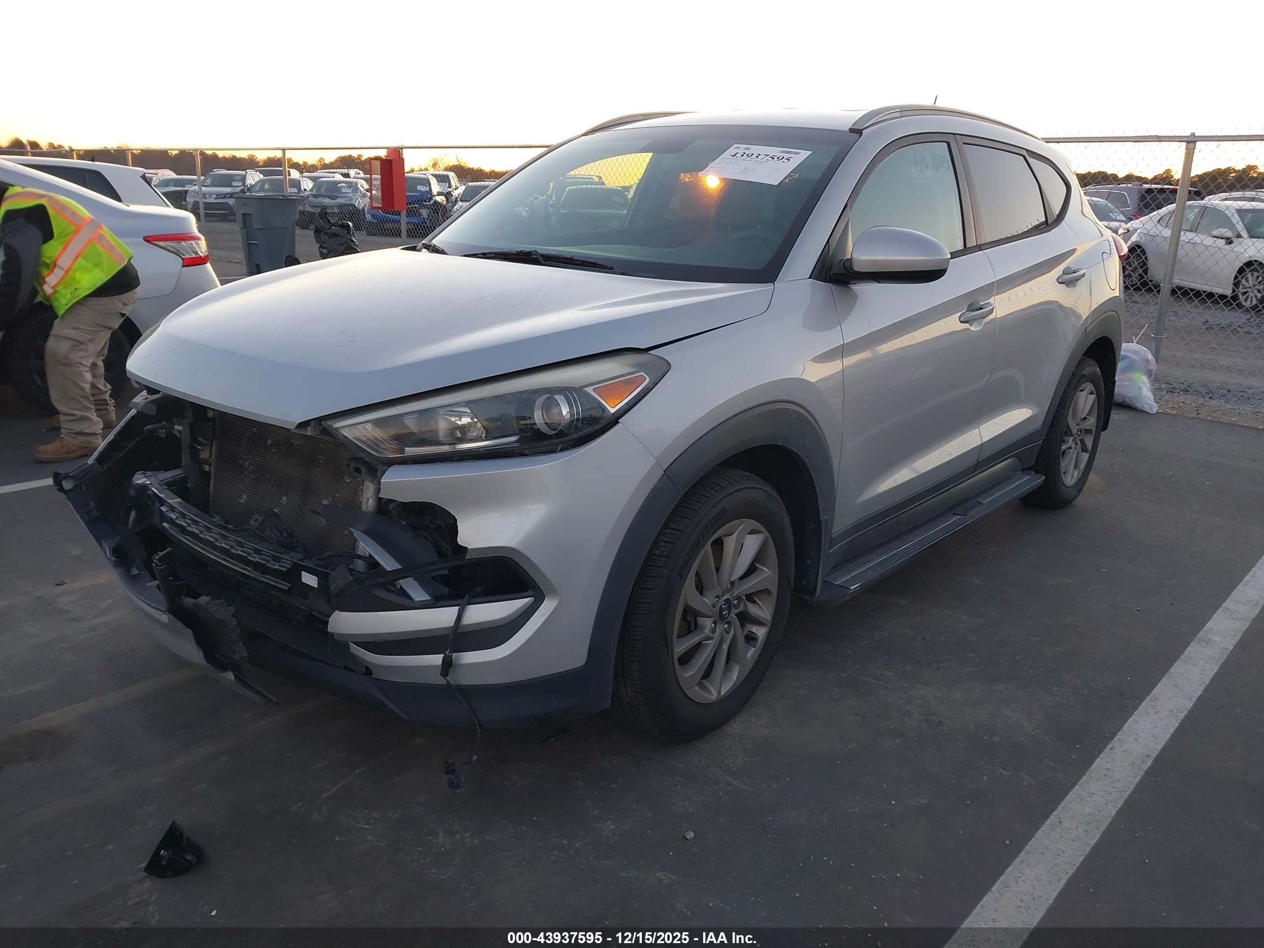 HYUNDAI TUCSON image 2